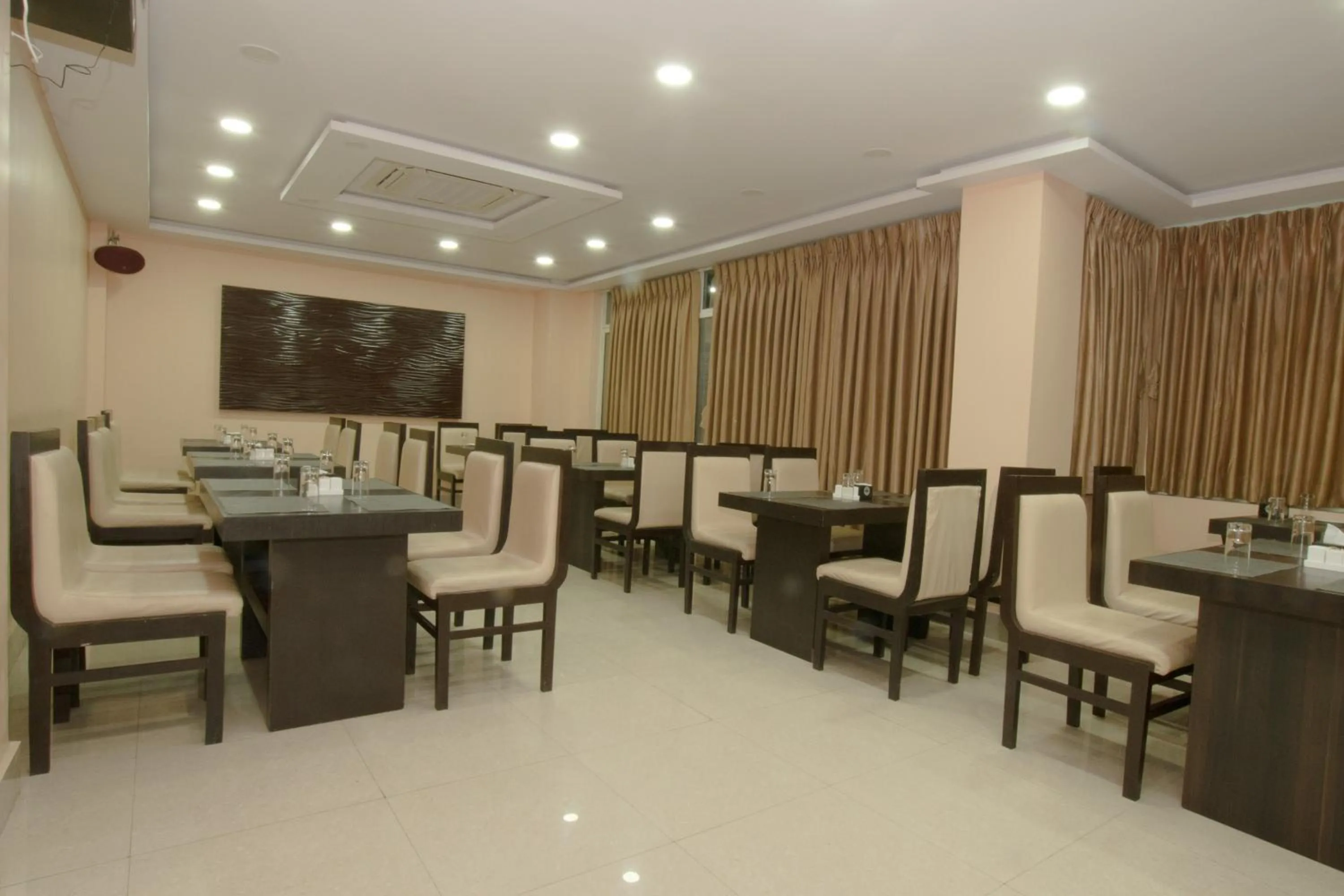 Restaurant/places to eat in Annapurna Hotel