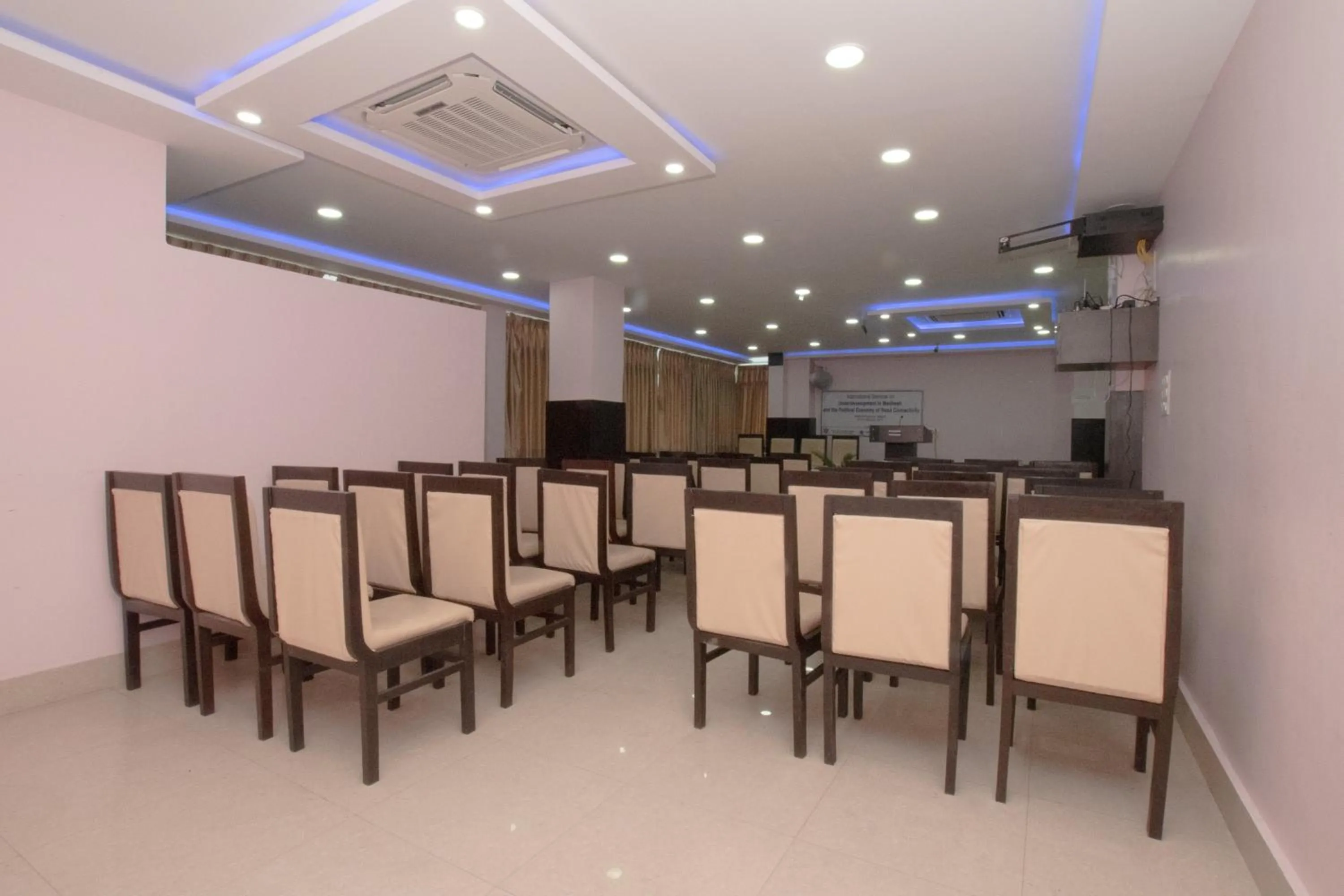 Restaurant/places to eat in Annapurna Hotel