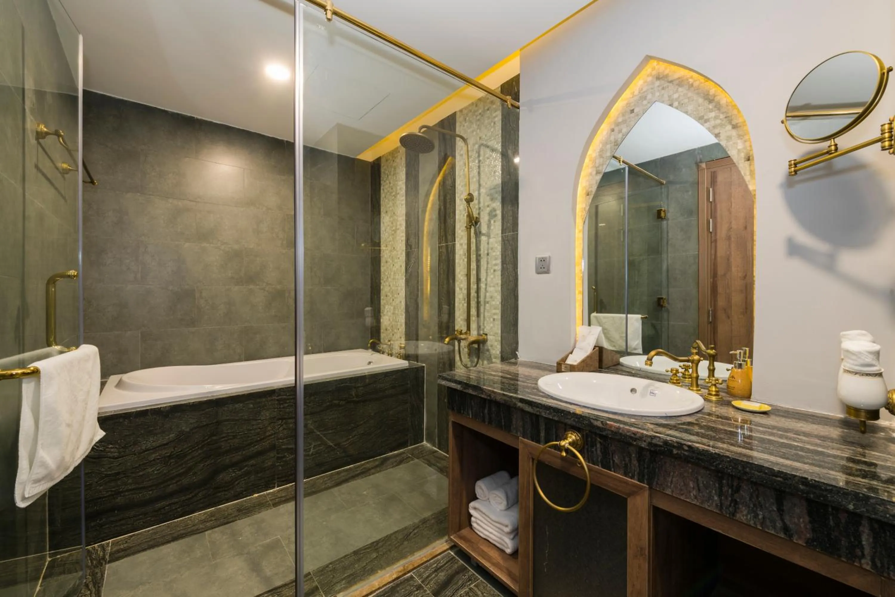 Shower in My Son Heritage Resort and Spa