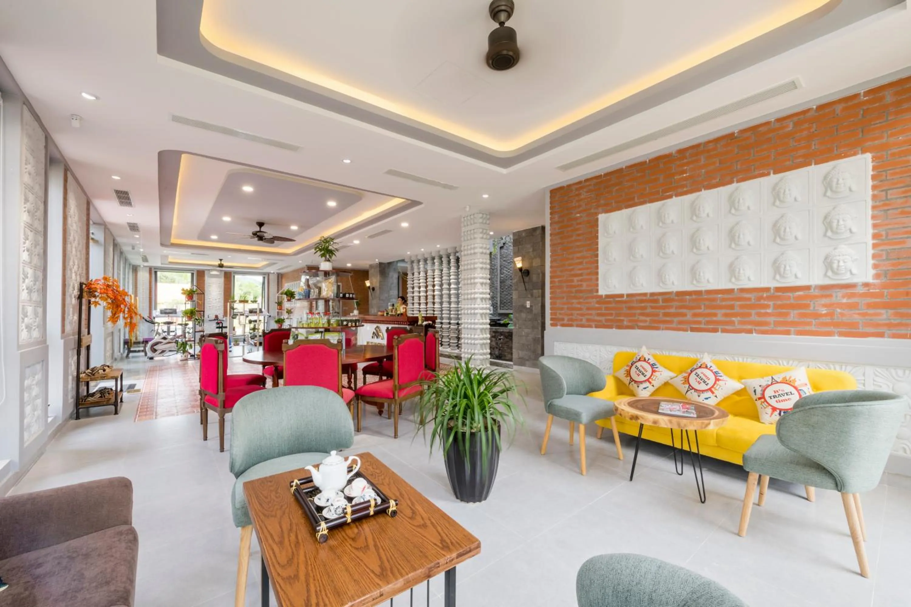 Communal lounge/ TV room in My Son Heritage Resort and Spa