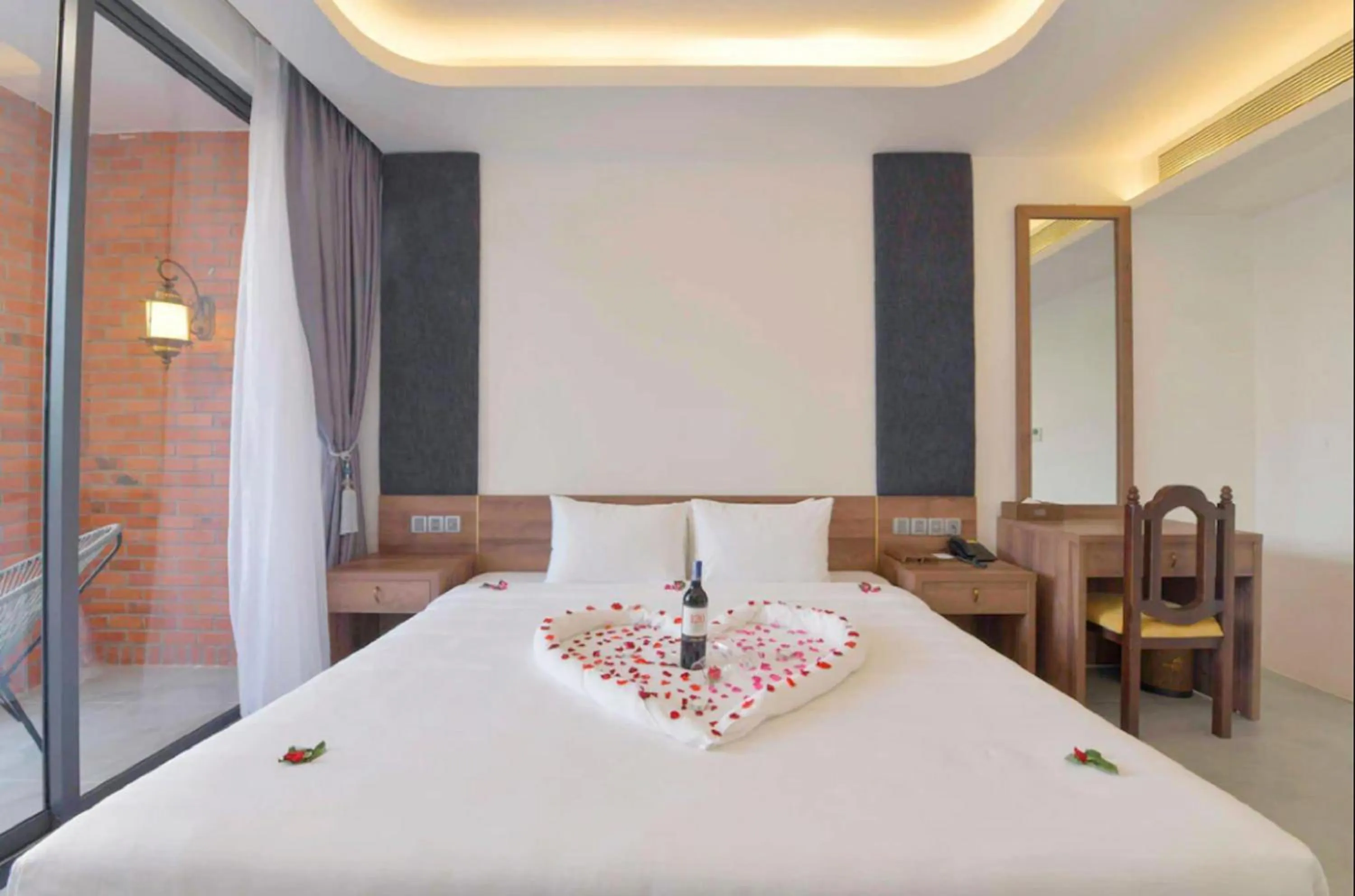 Bed in My Son Heritage Resort and Spa