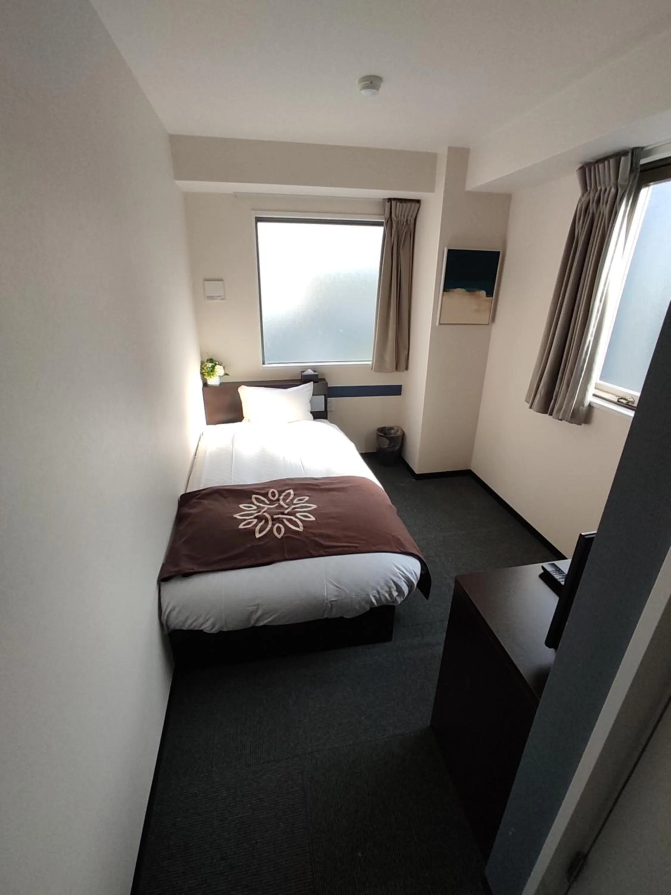 Photo of the whole room, Bed in Floral Hotel · SakaisuJi-Honmachi Osaka