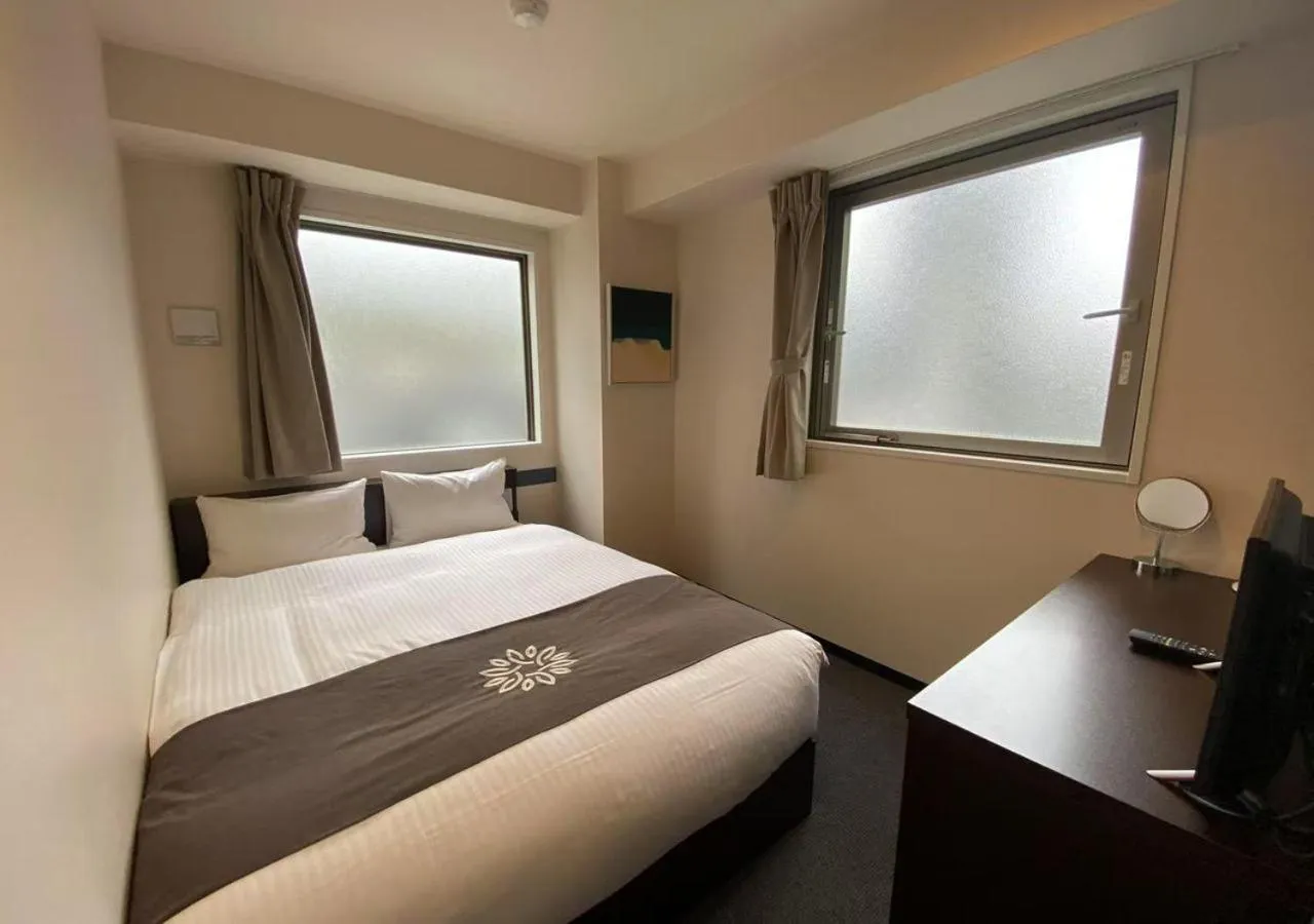 Photo of the whole room, Bed in Floral Hotel · SakaisuJi-Honmachi Osaka