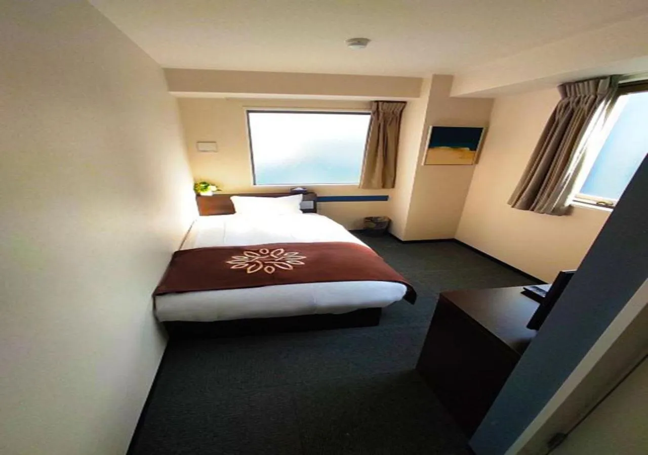 Photo of the whole room, Bed in Floral Hotel · SakaisuJi-Honmachi Osaka
