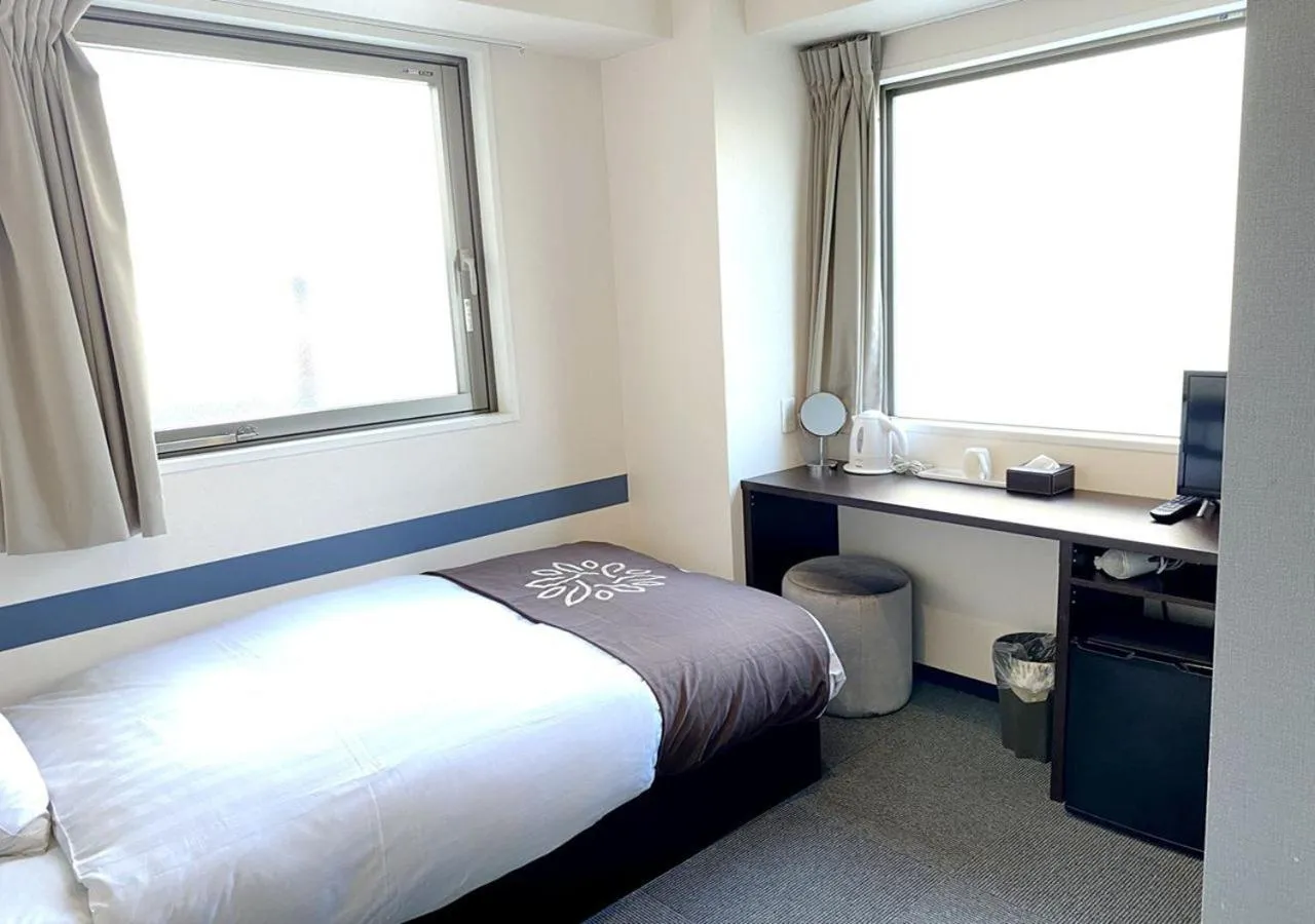 Photo of the whole room, Bed in Floral Hotel · SakaisuJi-Honmachi Osaka