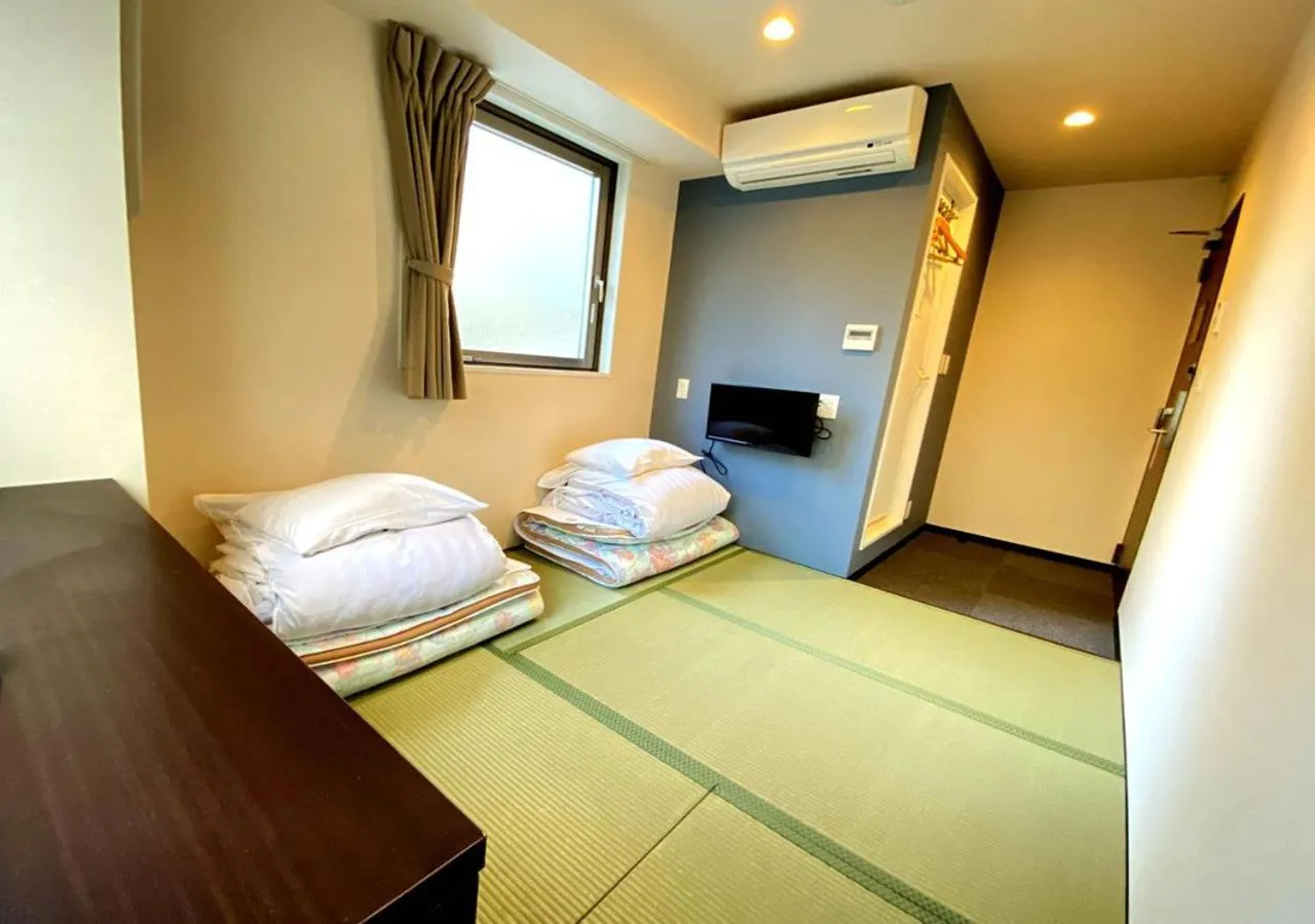 Photo of the whole room, Bed in Floral Hotel · SakaisuJi-Honmachi Osaka
