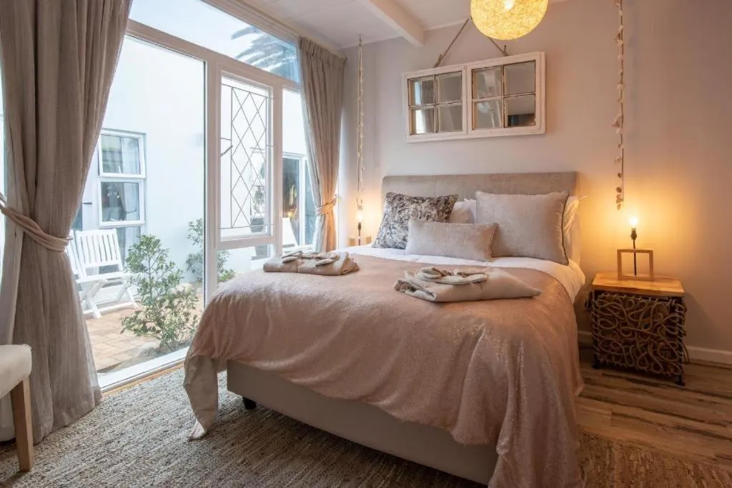 Floor plan, Bed in Salt Boutique Guest House