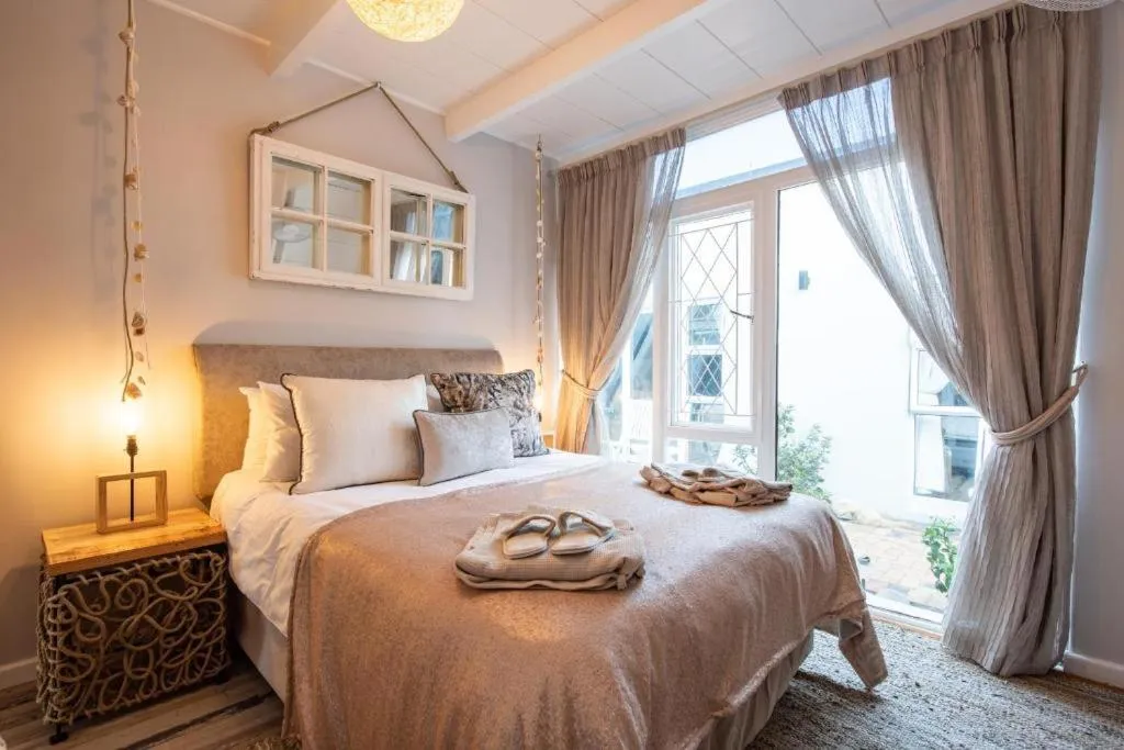 Floor plan, Bed in Salt Boutique Guest House