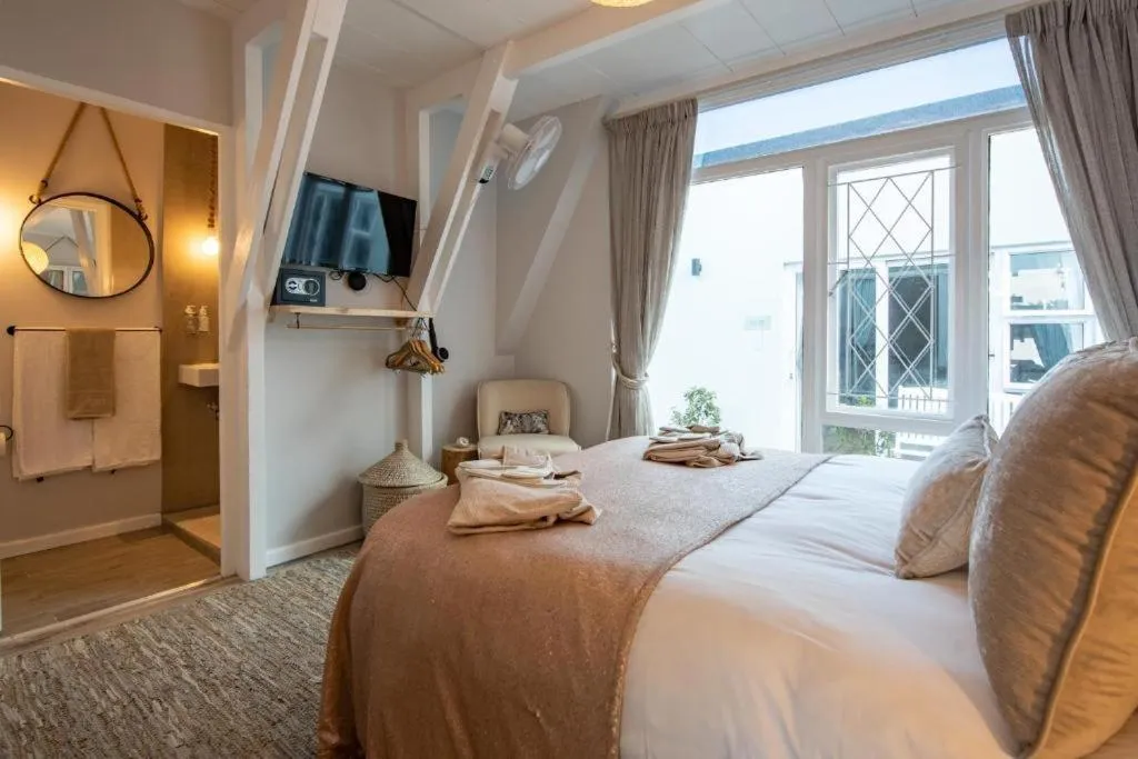 Floor plan, Bed in Salt Boutique Guest House