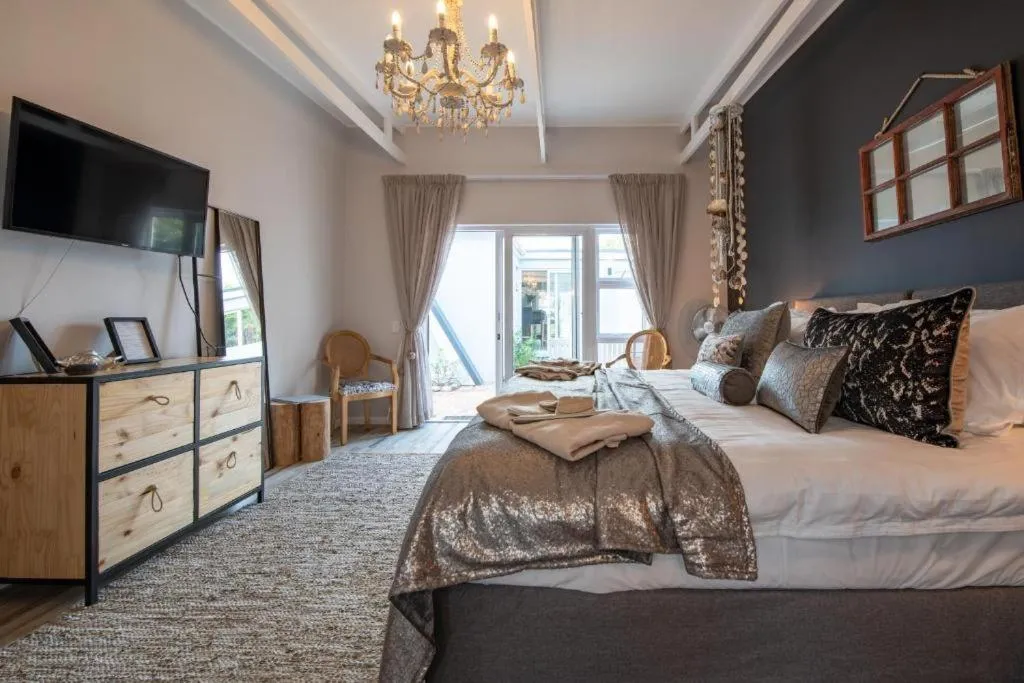 Floor plan, Bed in Salt Boutique Guest House