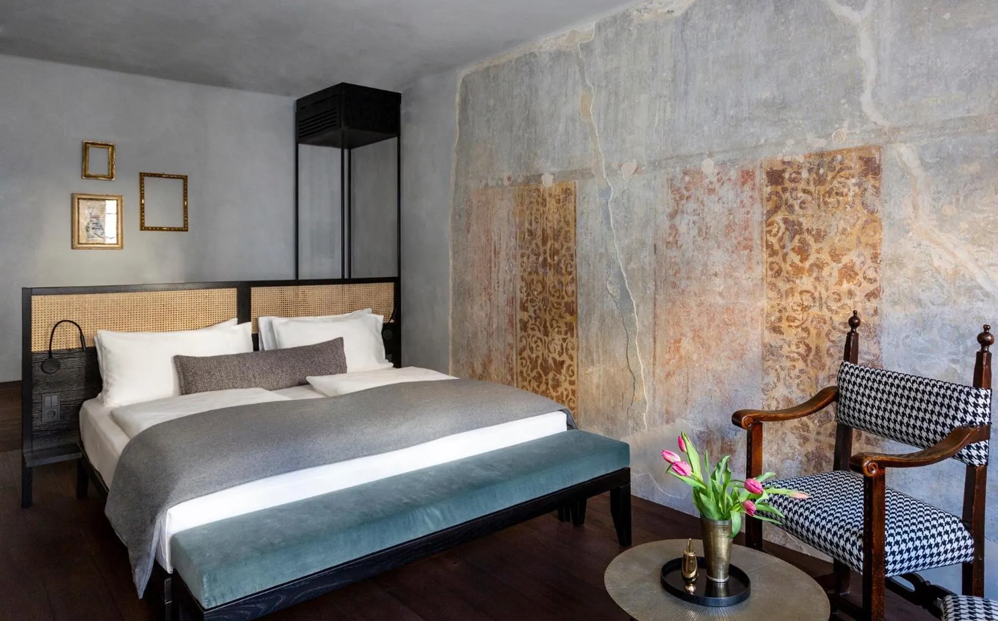 Photo of the whole room, Bed in Goldenstern Townhouse