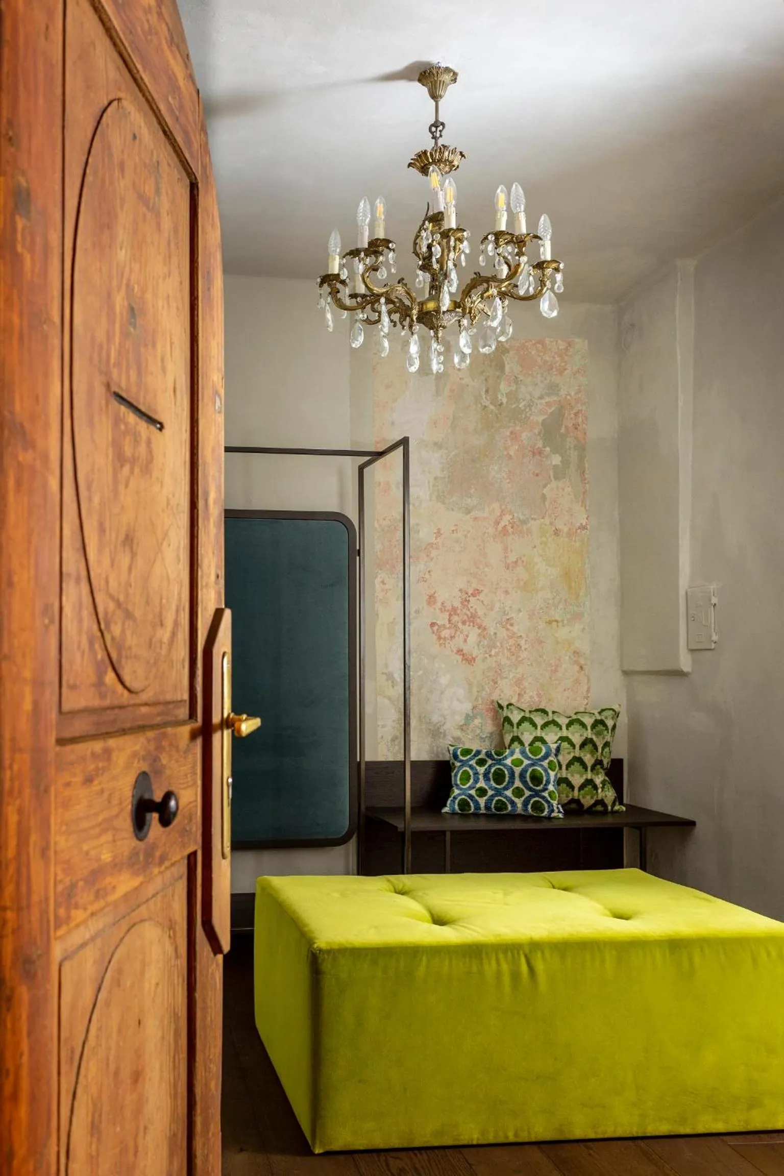 Photo of the whole room, Bed in Goldenstern Townhouse