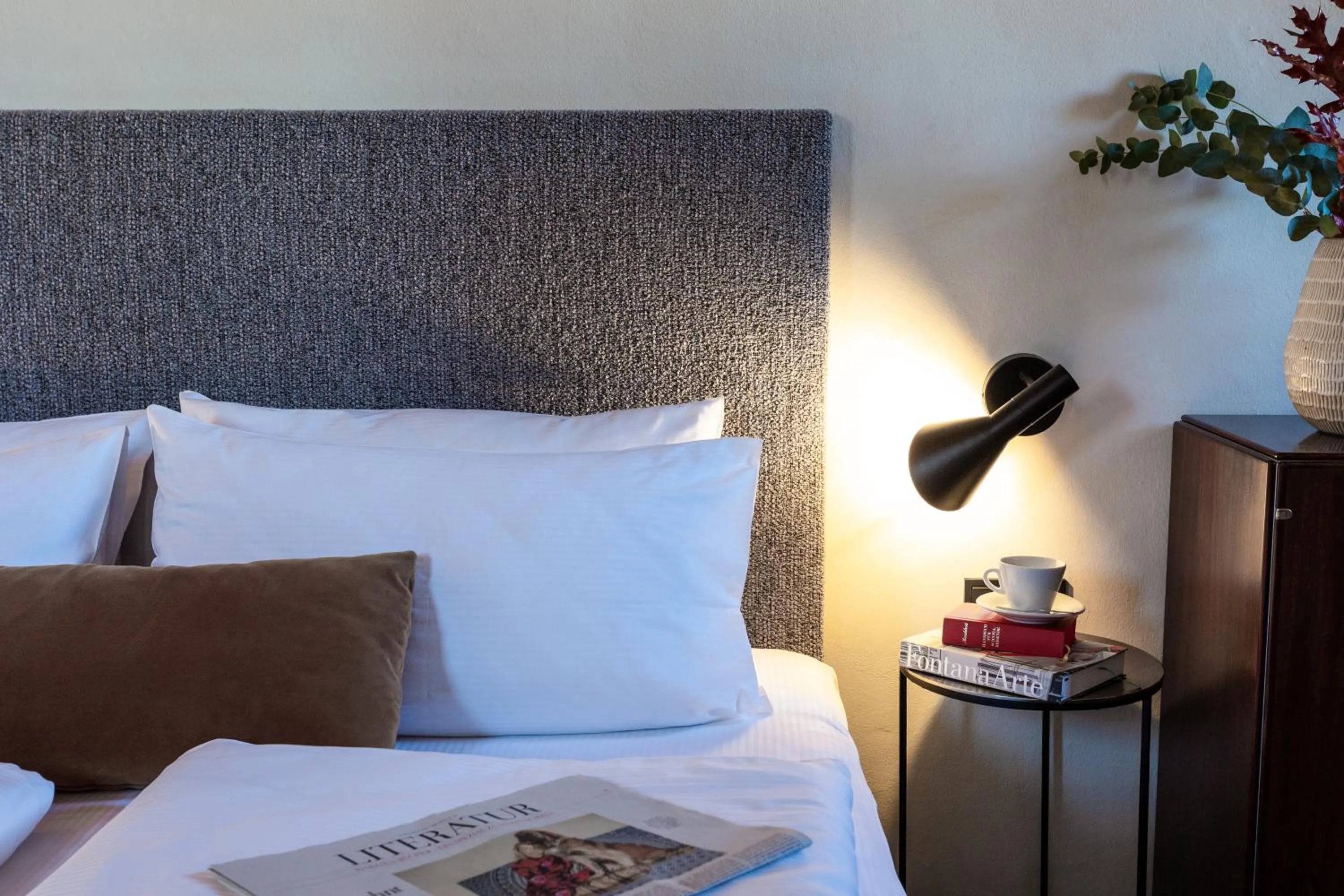 Photo of the whole room, Bed in Goldenstern Townhouse