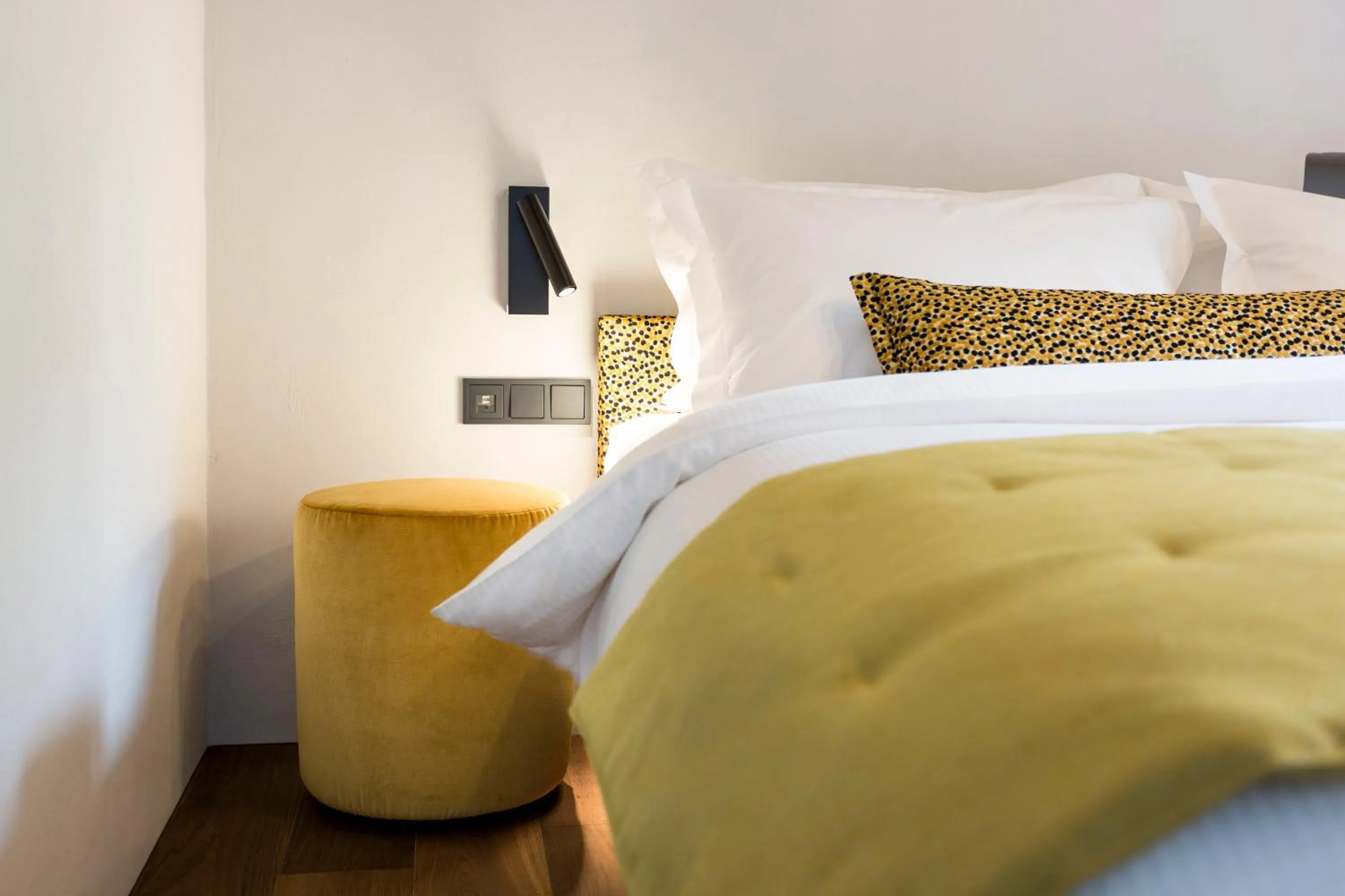 Photo of the whole room, Bed in Goldenstern Townhouse