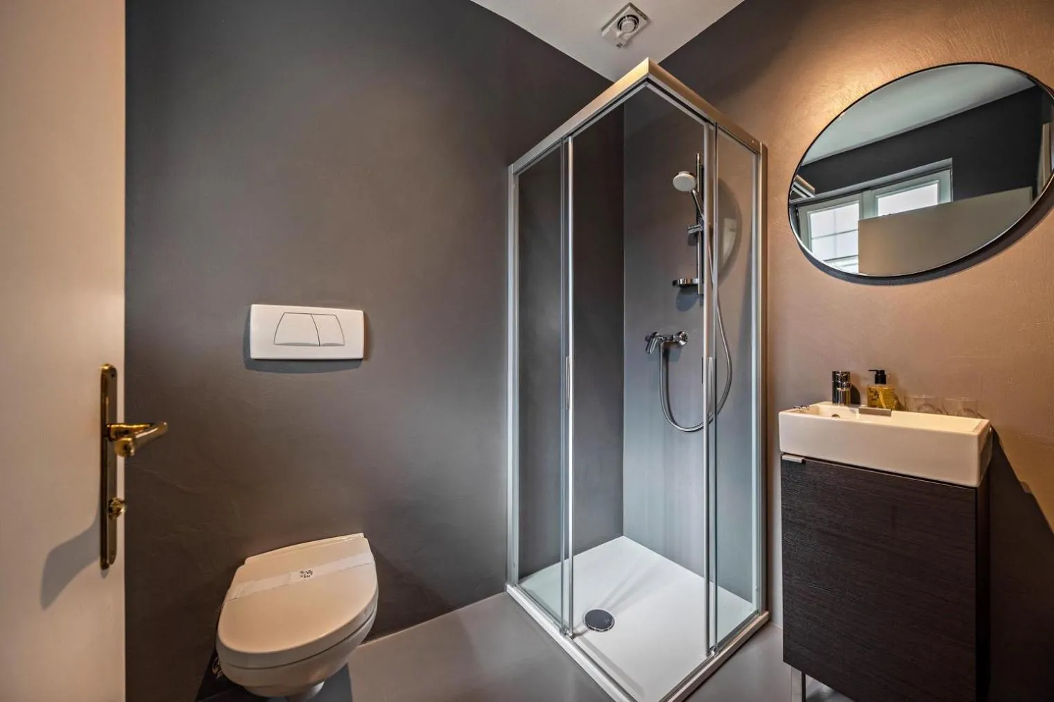 Bathroom in Goldenstern Townhouse