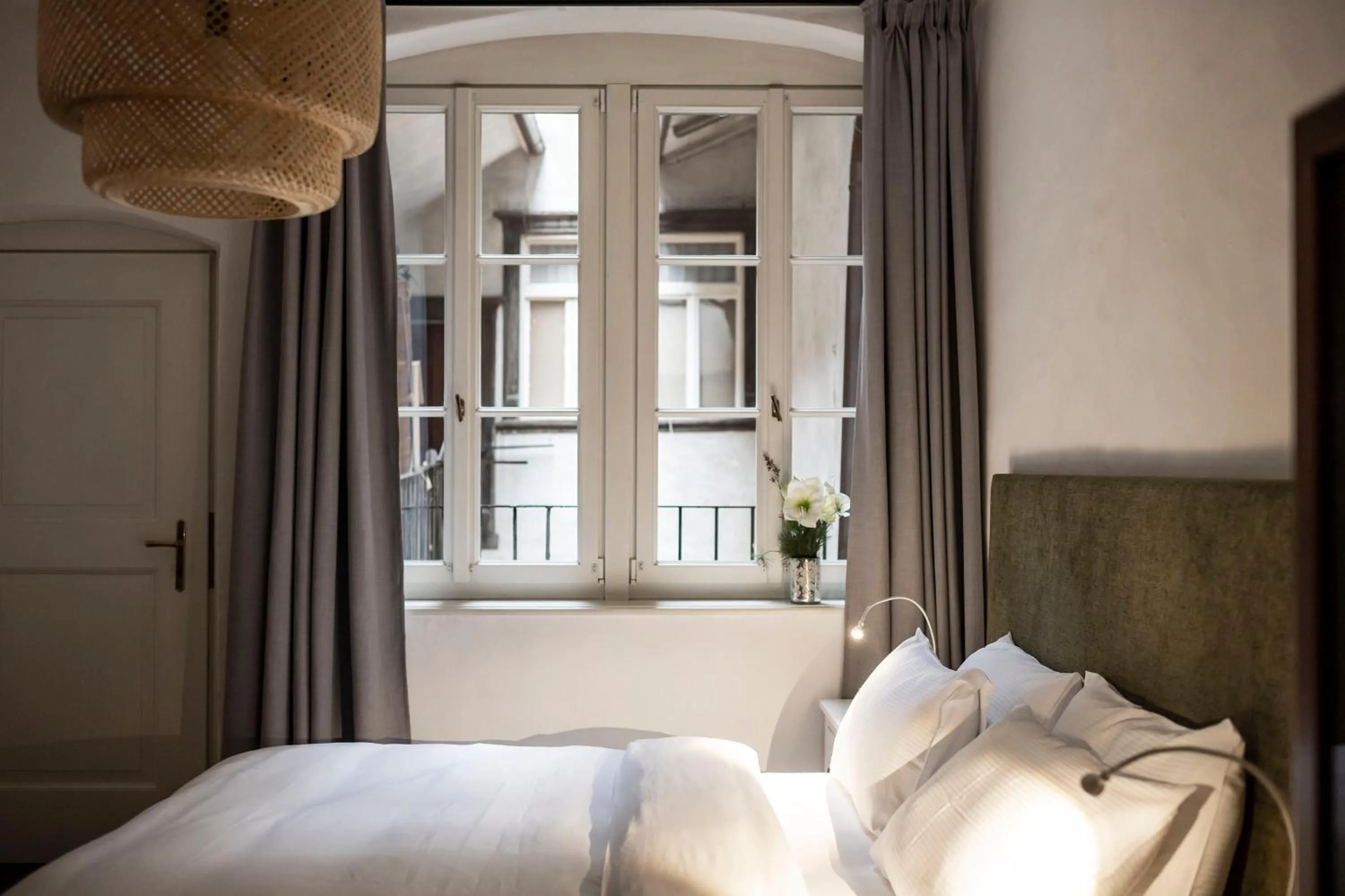 Photo of the whole room, Bed in Goldenstern Townhouse