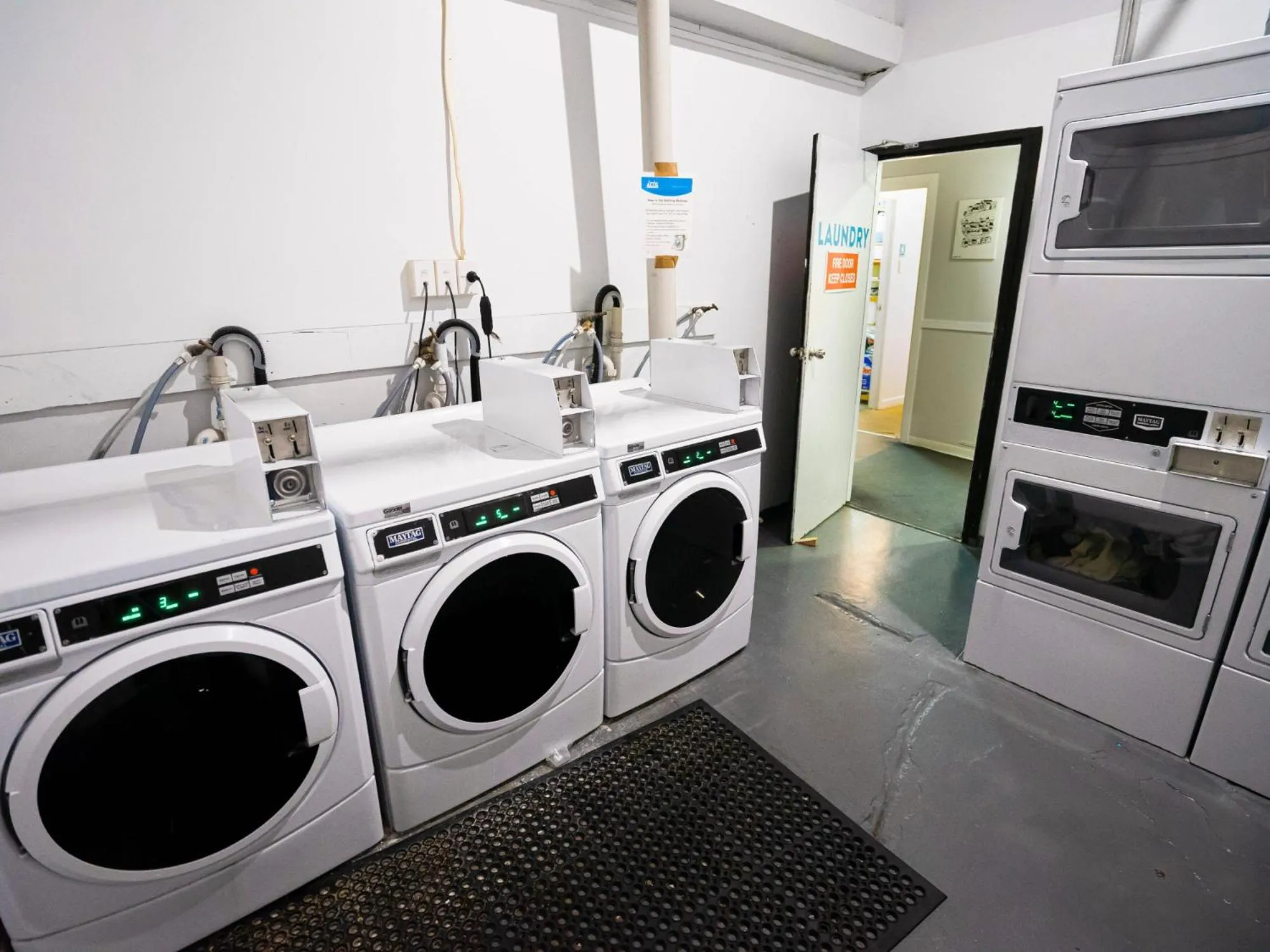 washing machine in Attic Backpackers