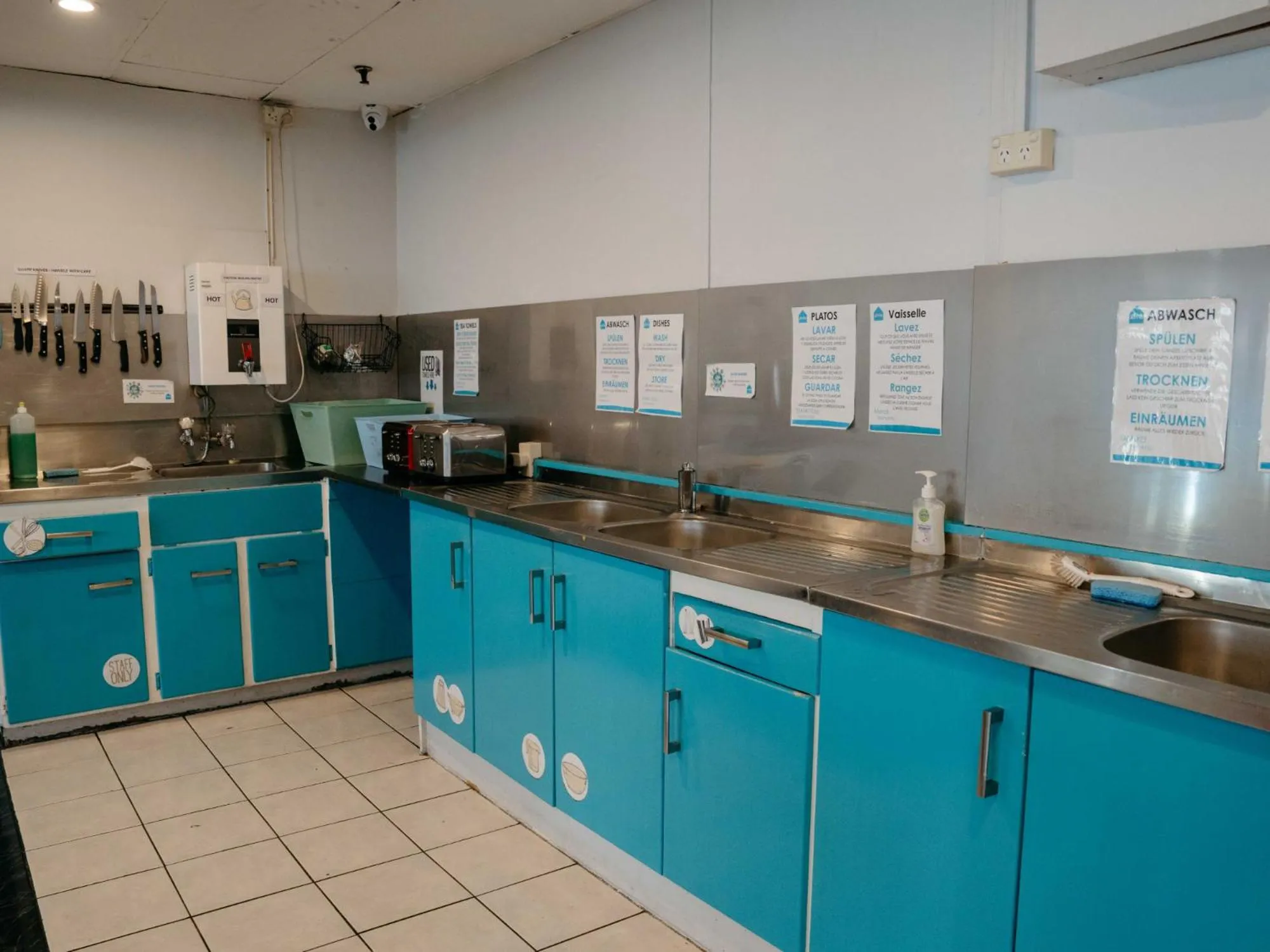 Kitchen or kitchenette in Attic Backpackers