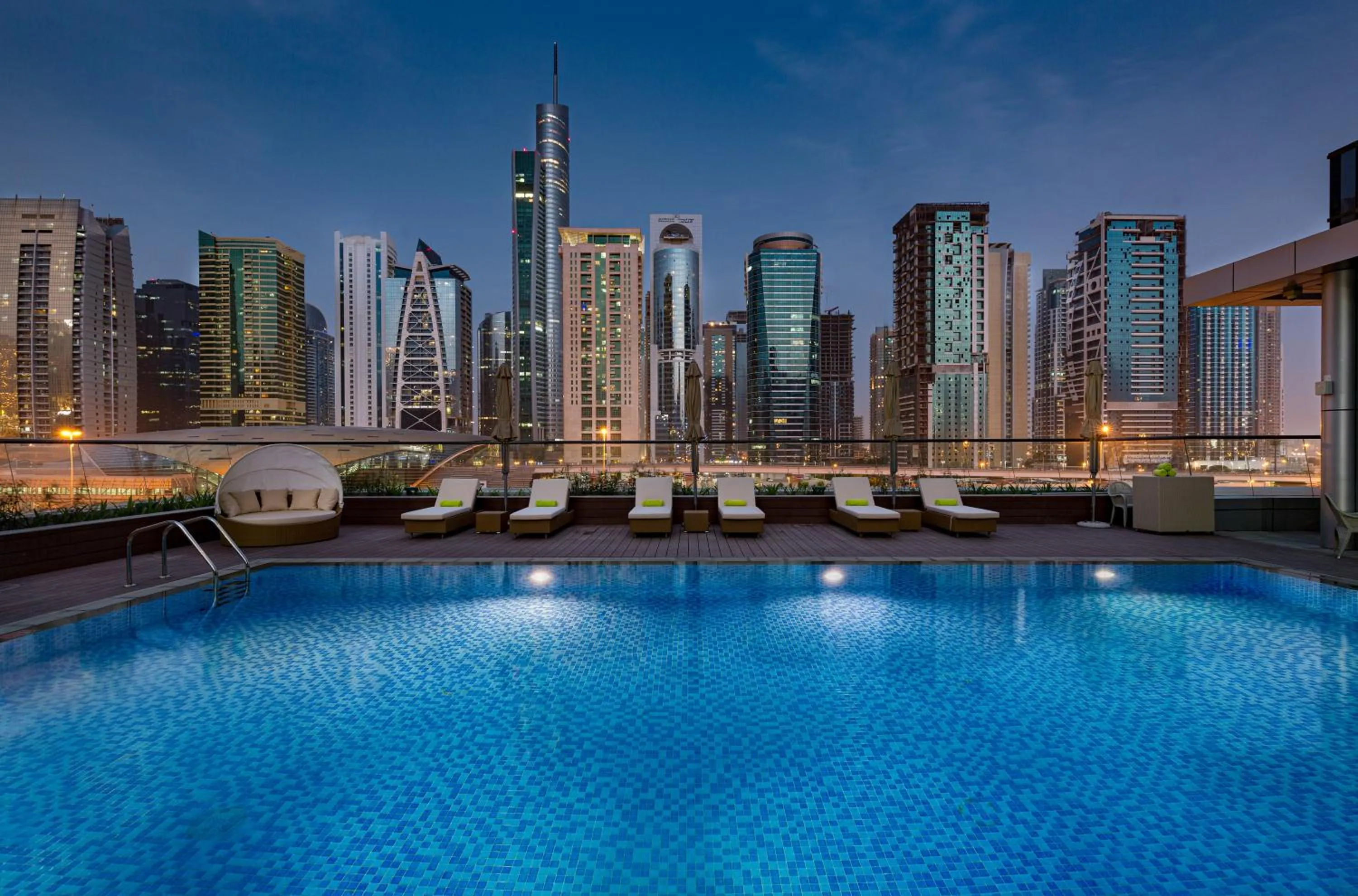 Swimming pool in Millennium Place Dubai Marina