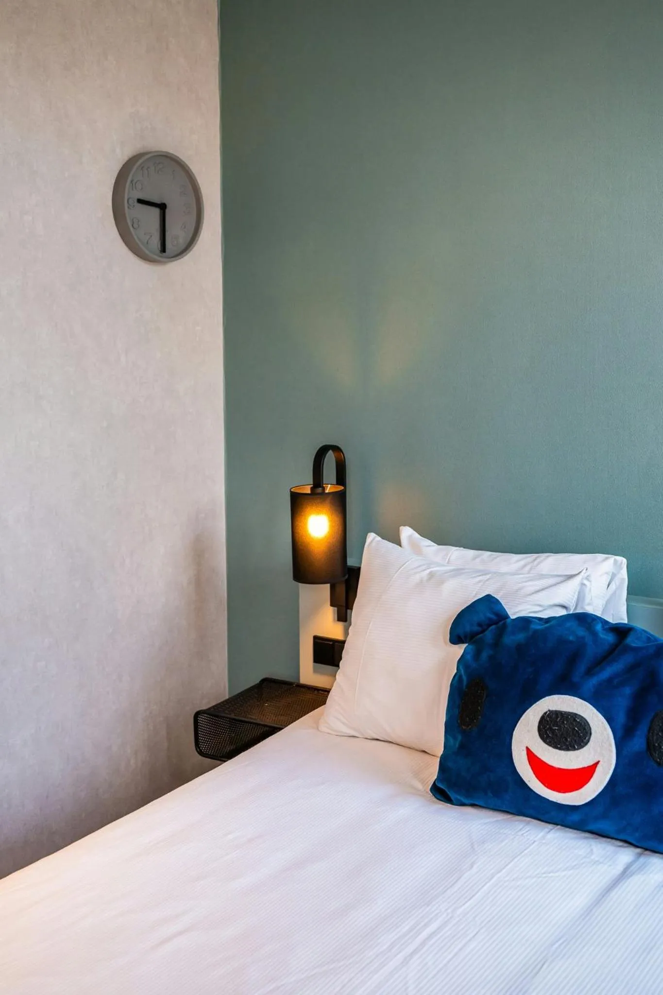 Photo of the whole room, Bed in Leonardo Hotel Amsterdam Leidse Square