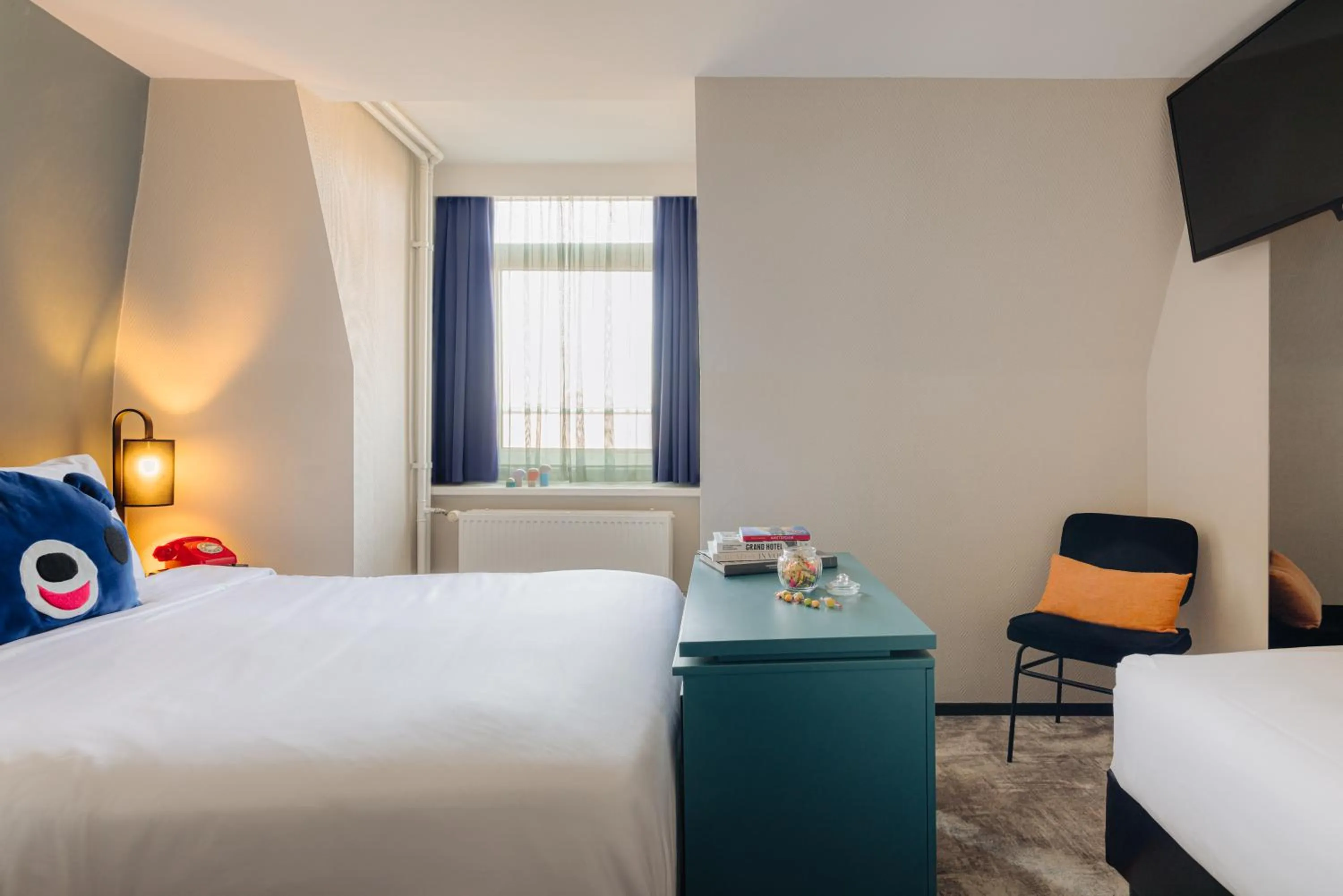 Bedroom, Bed in Leonardo Hotel Amsterdam Leidse Square