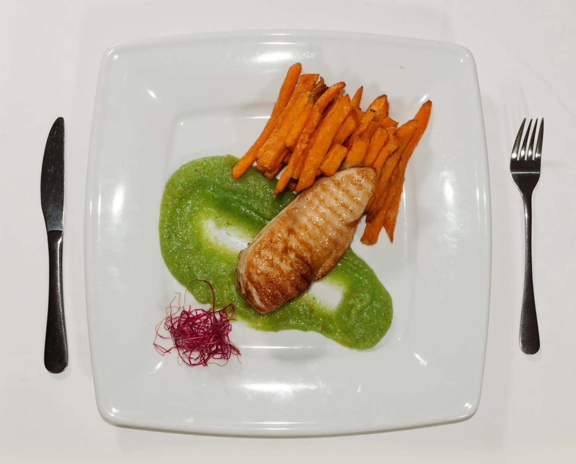 Restaurant/places to eat in Hotel Patriot