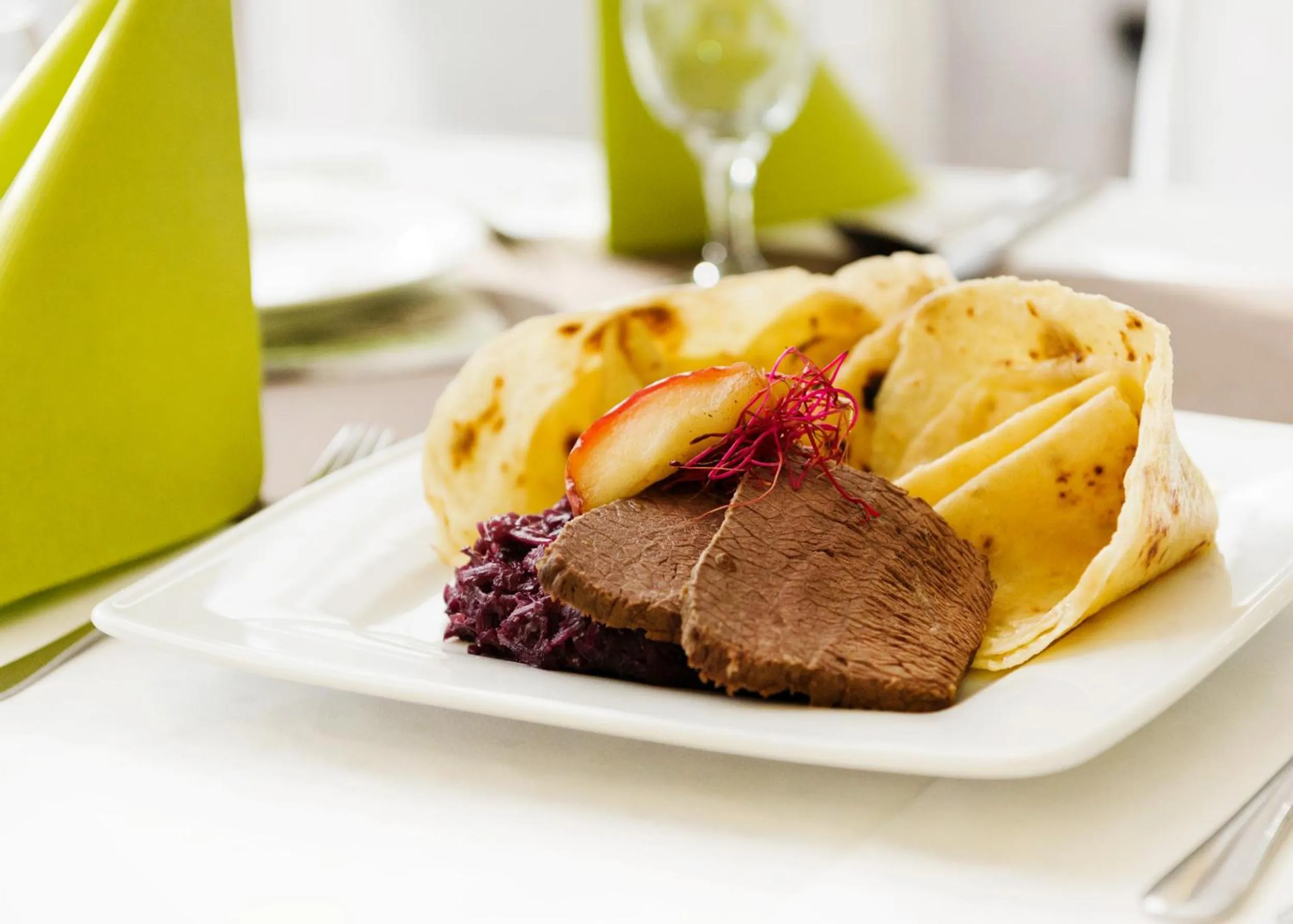 Restaurant/places to eat in Hotel Patriot