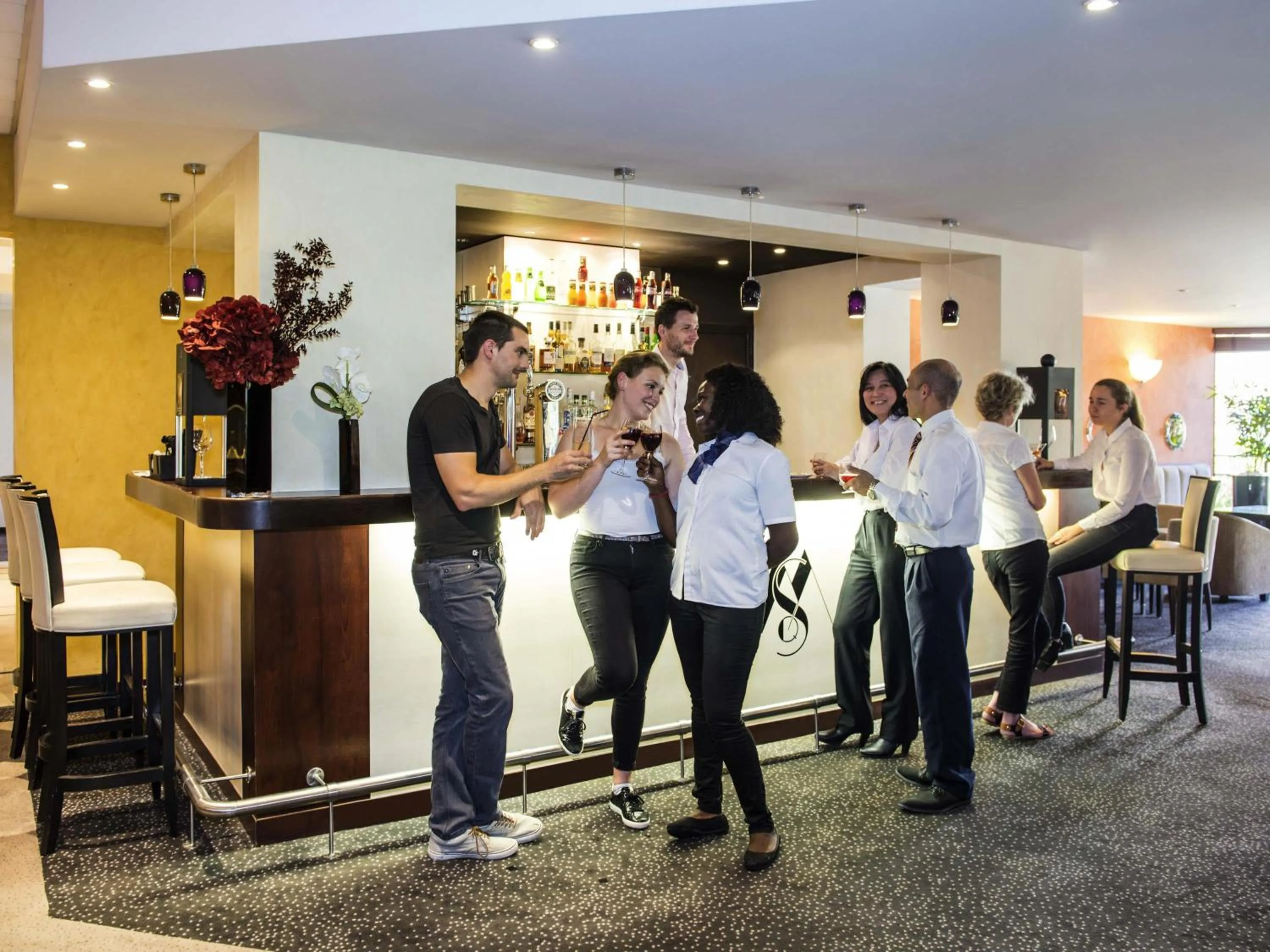Lounge or bar in Mercure Maurepas Saint Quentin