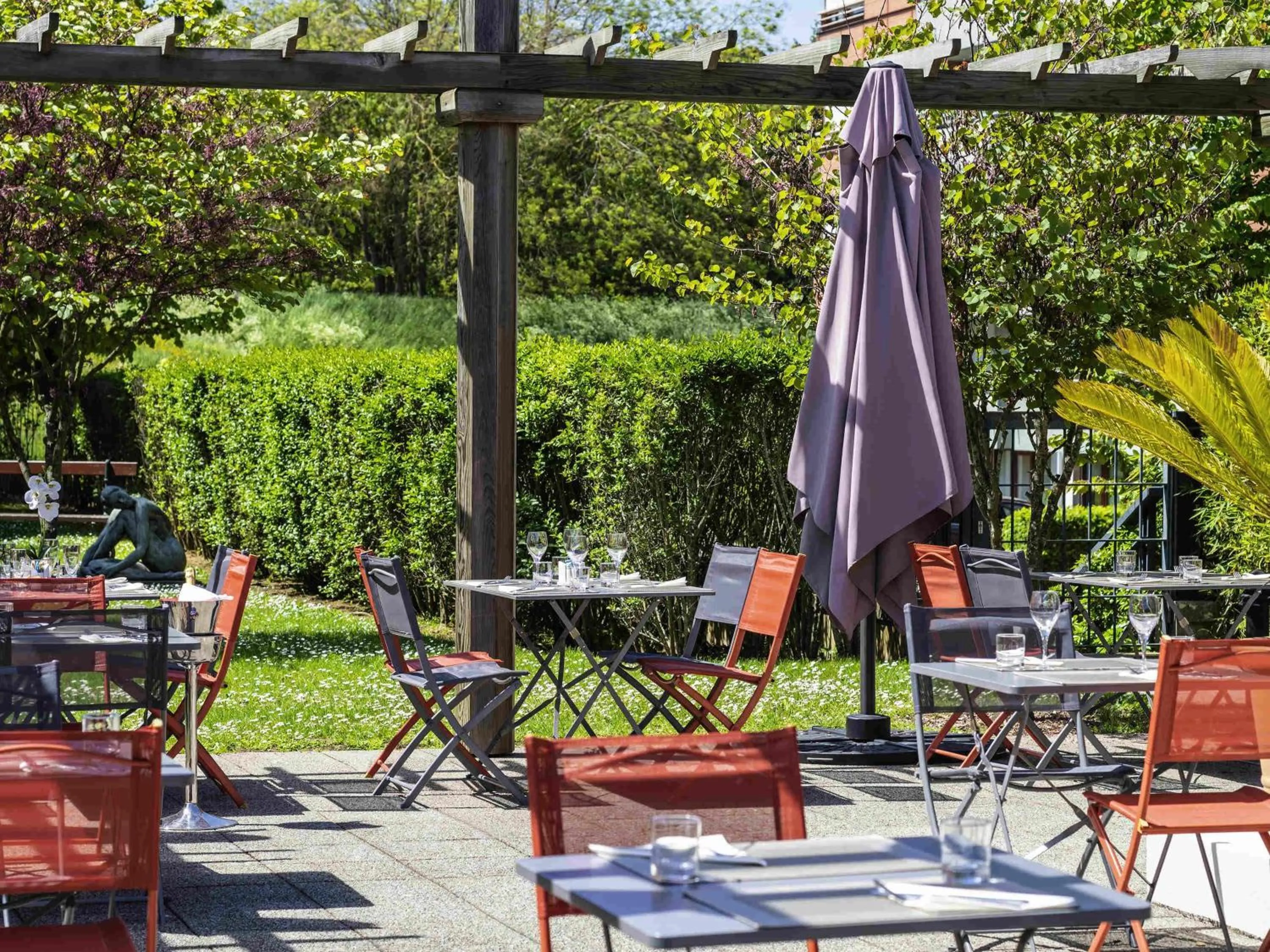 Restaurant/places to eat in Mercure Maurepas Saint Quentin