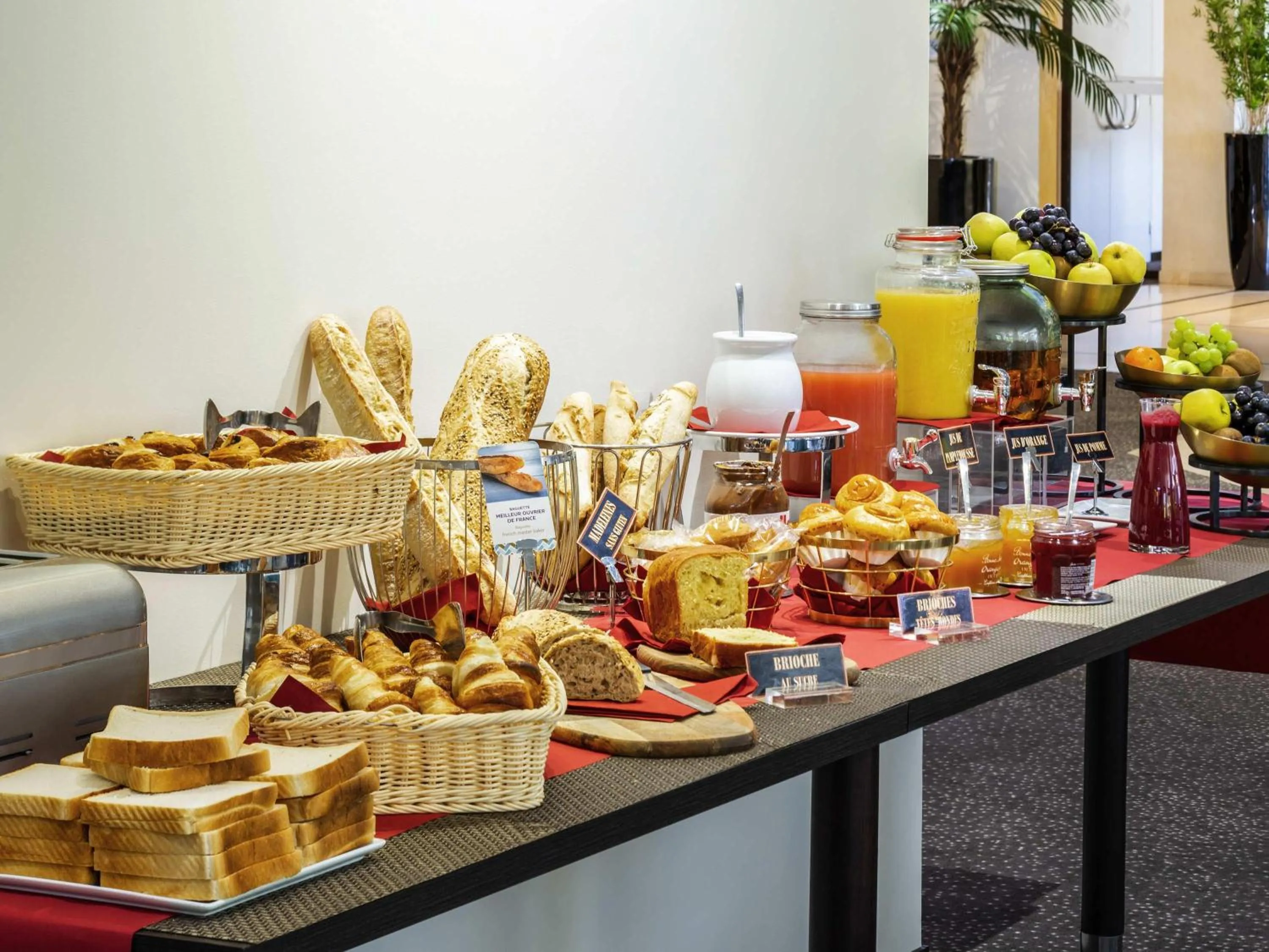 Breakfast in Mercure Maurepas Saint Quentin