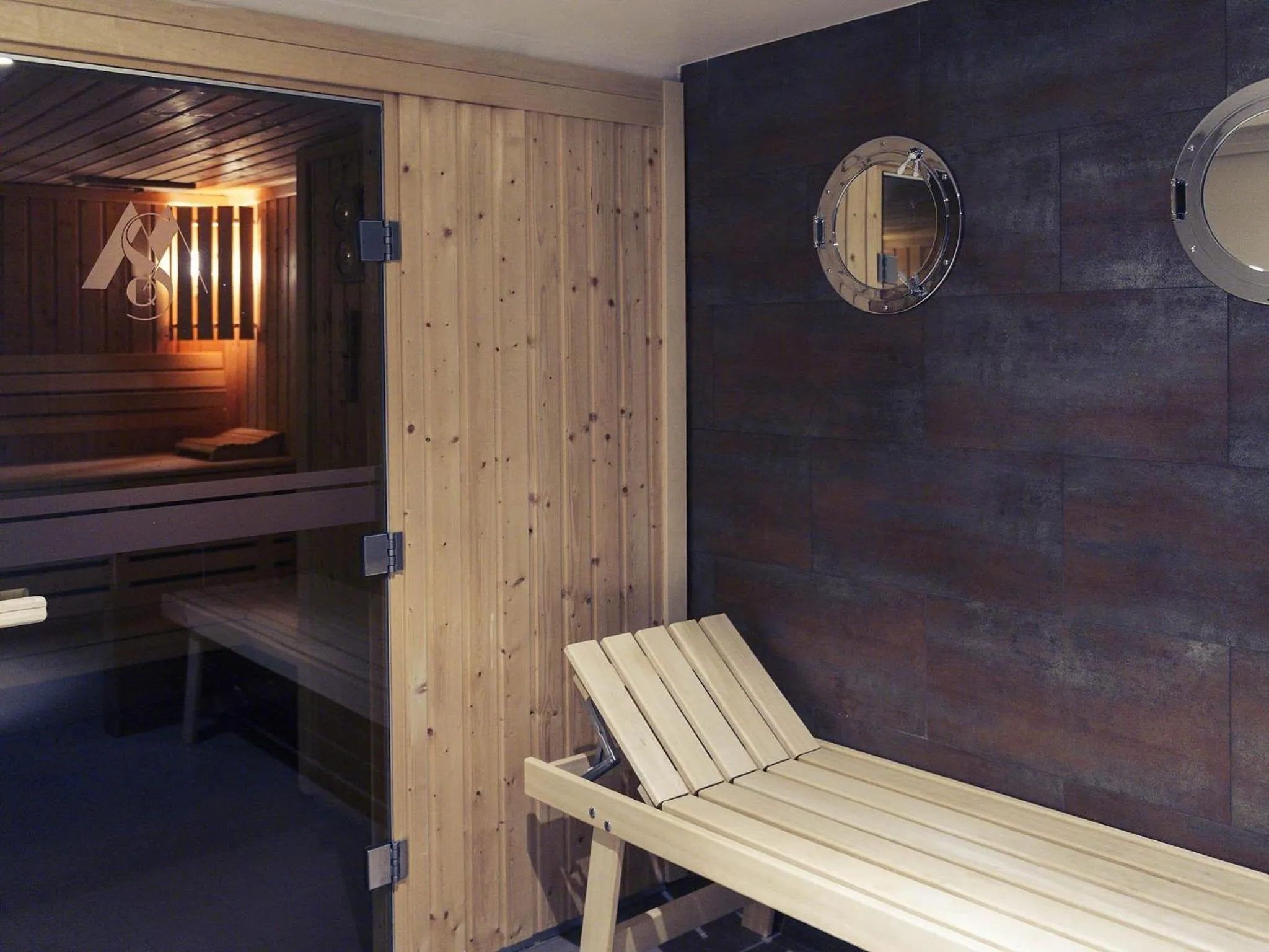 Property building in Mercure Maurepas Saint Quentin