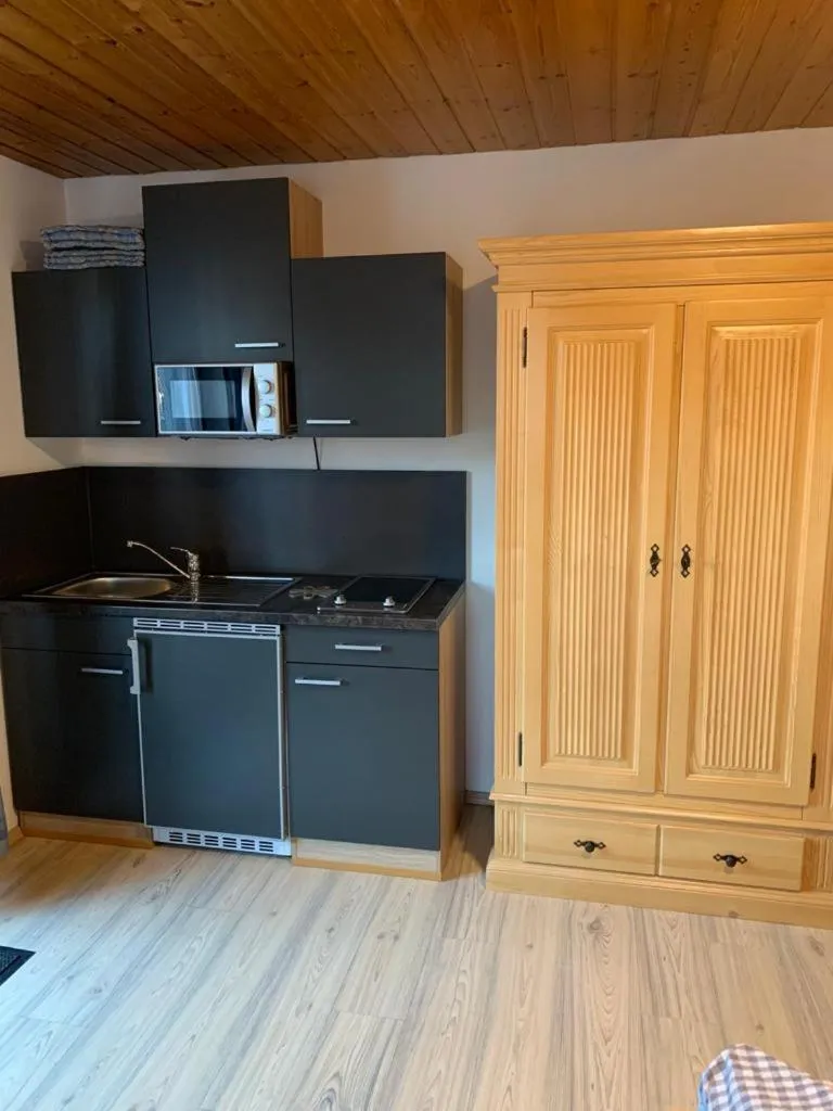 Kitchen or kitchenette in Gästehaus Brigitte