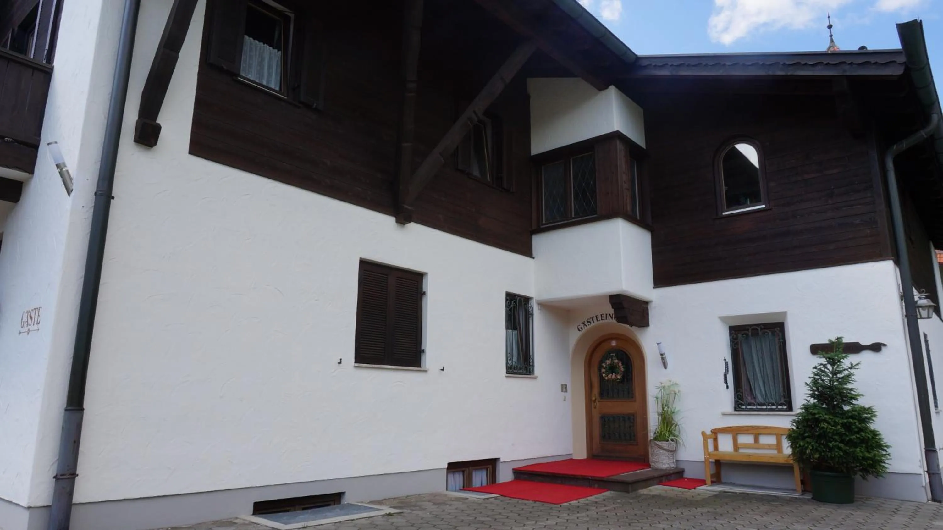 Facade/entrance in Gästehaus Brigitte