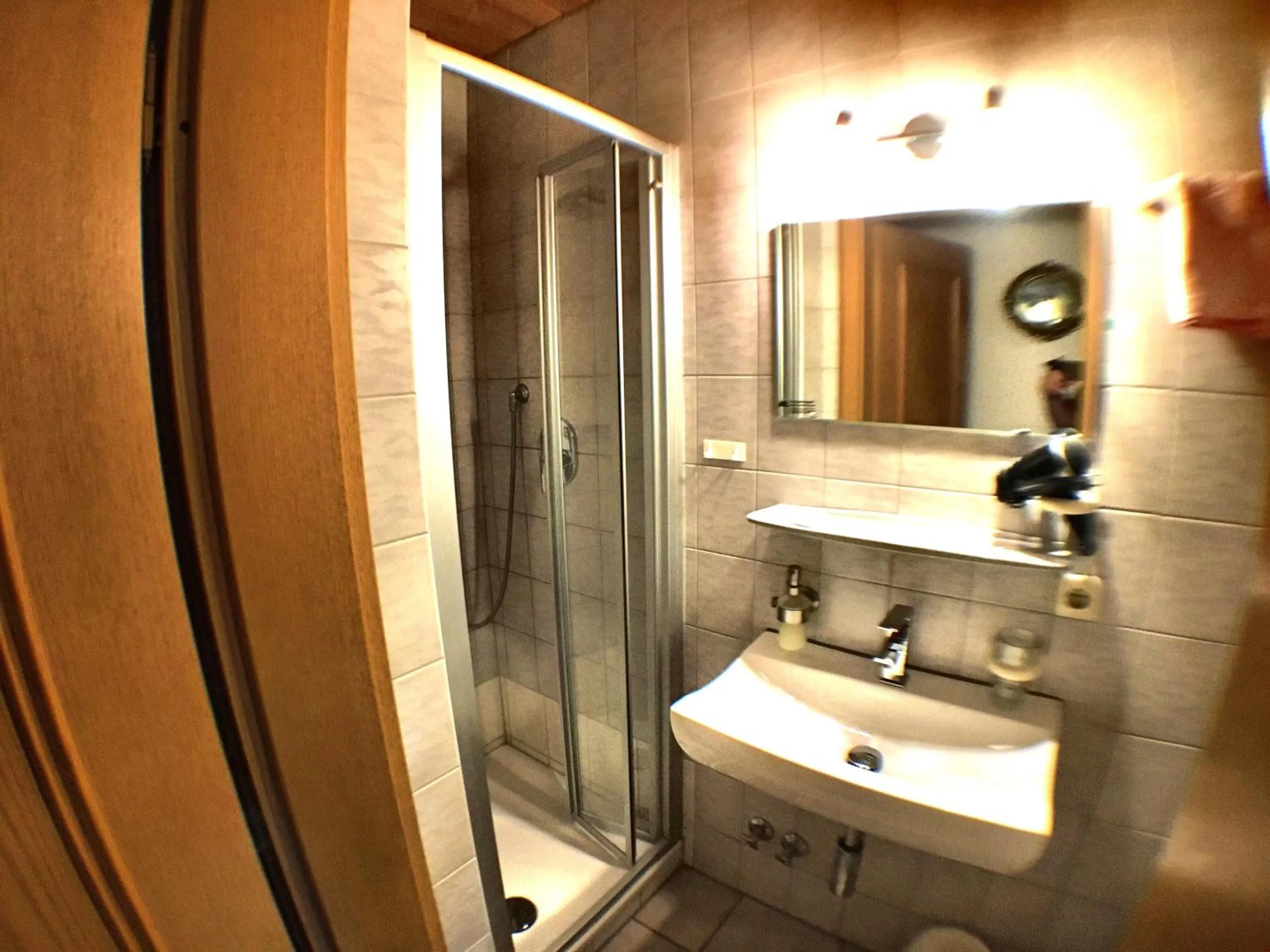 Shower in Gästehaus Brigitte