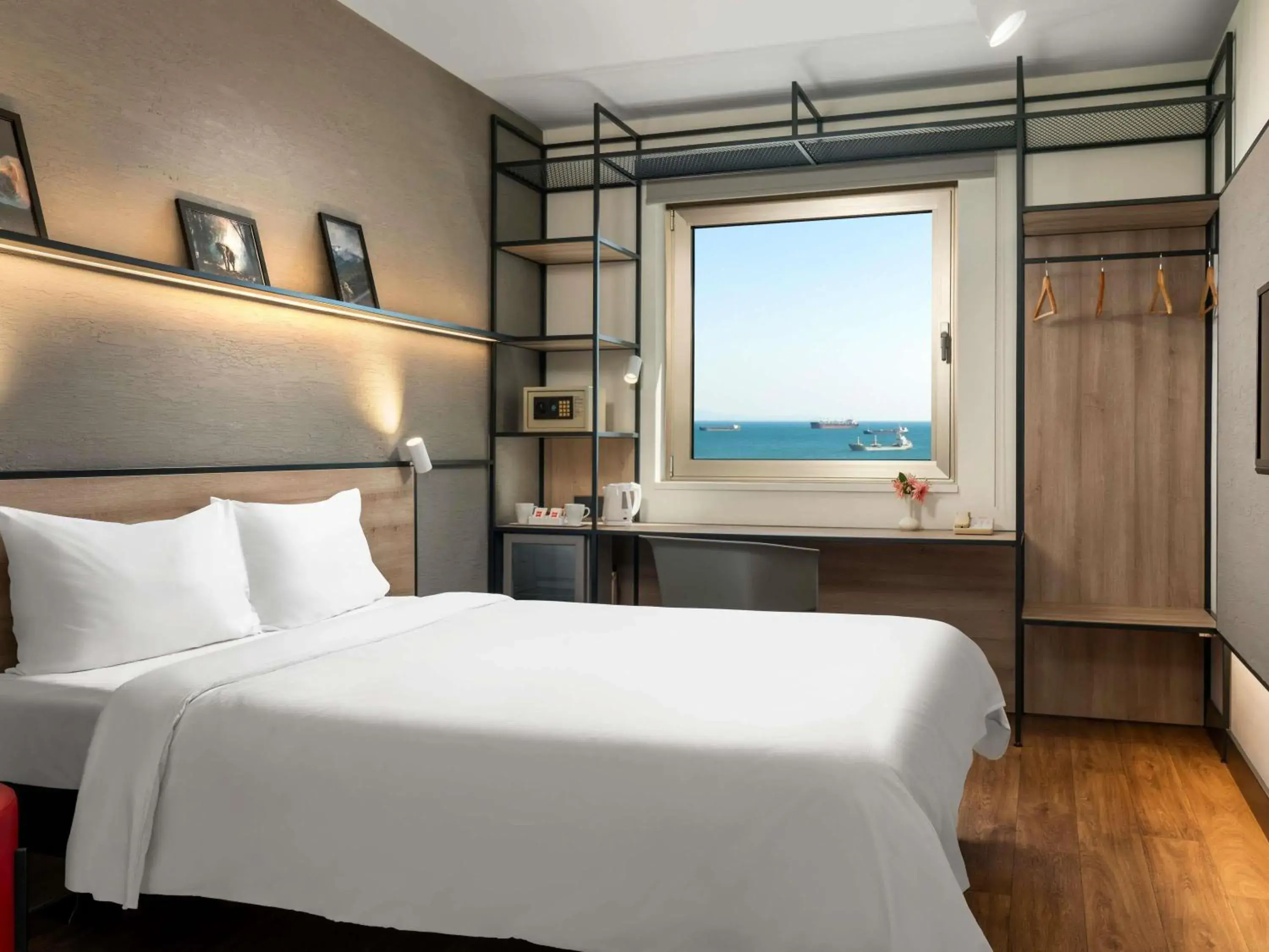 Superior Double Room with Sea View in Ibis Istanbul Zeytinburnu Superior Double Room with Sea View in Ibis Istanbul Zeytinburnu