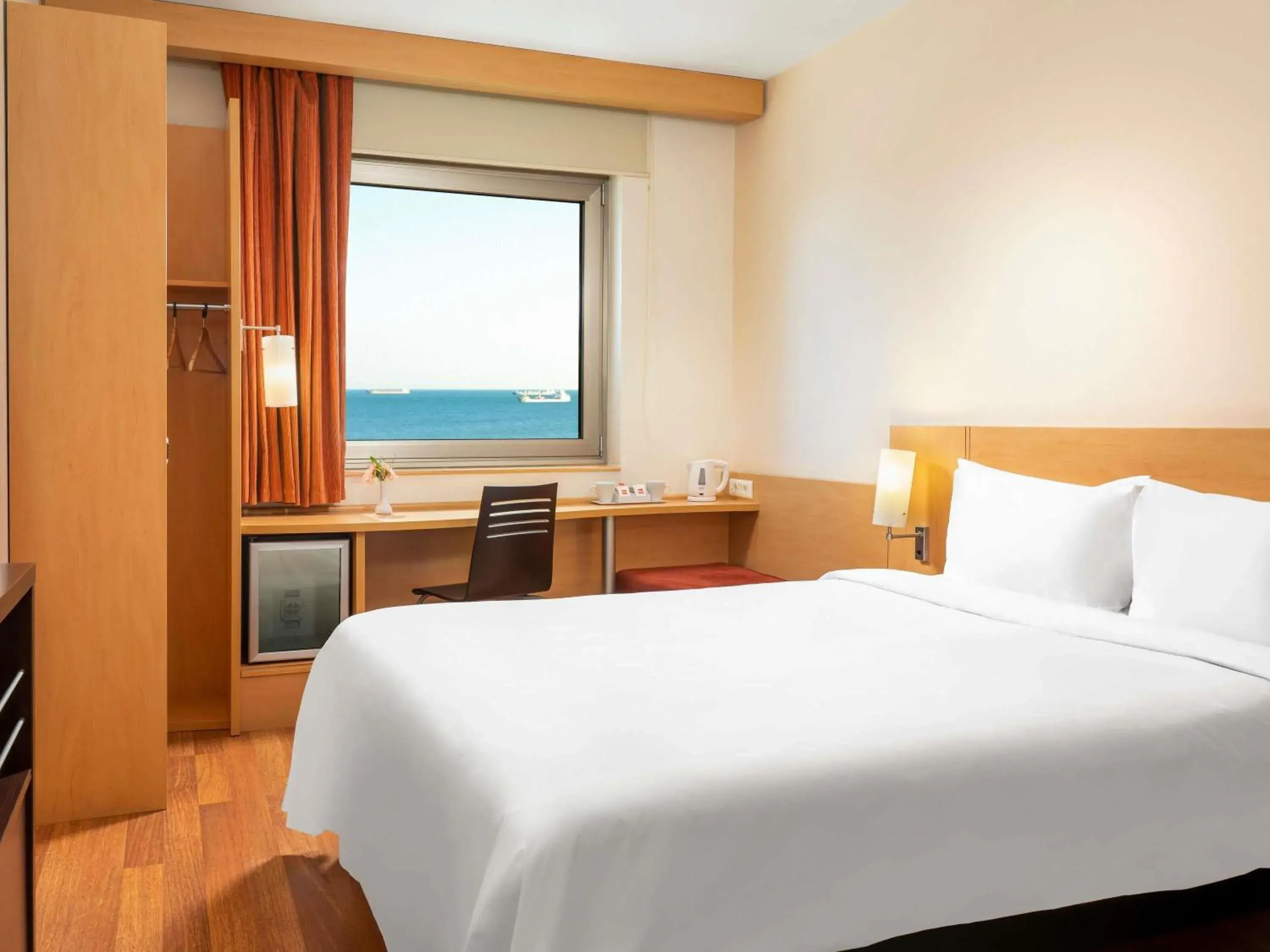 Standard Room with 1 queen-size bed Sea view in Ibis Istanbul Zeytinburnu Standard Room with 1 queen-size bed Sea view in Ibis Istanbul Zeytinburnu