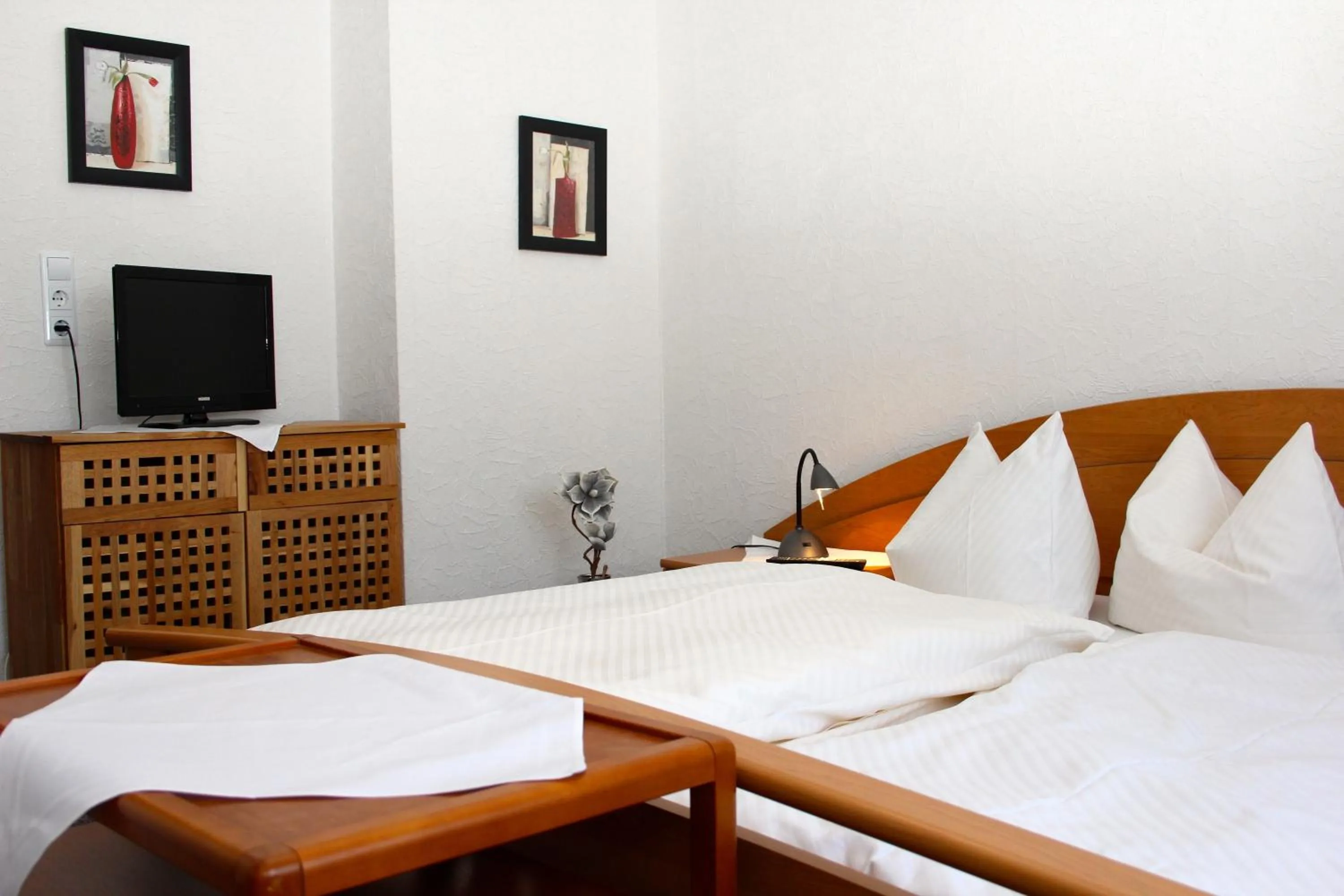 Bedroom, Bed in Hotel Cafe Bothe