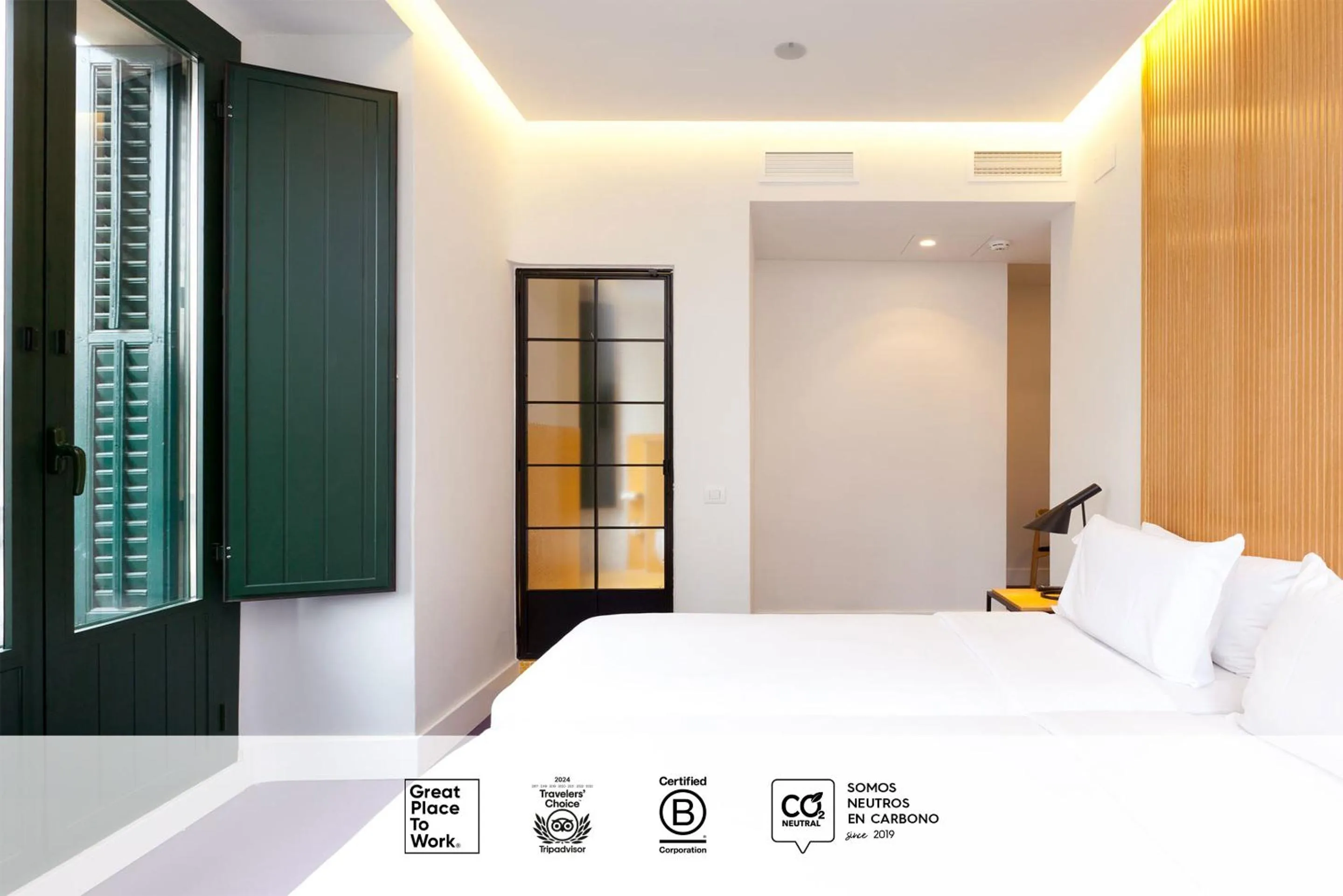 Photo of the whole room, Bed in SLEEP'N Atocha - B Corp Certified