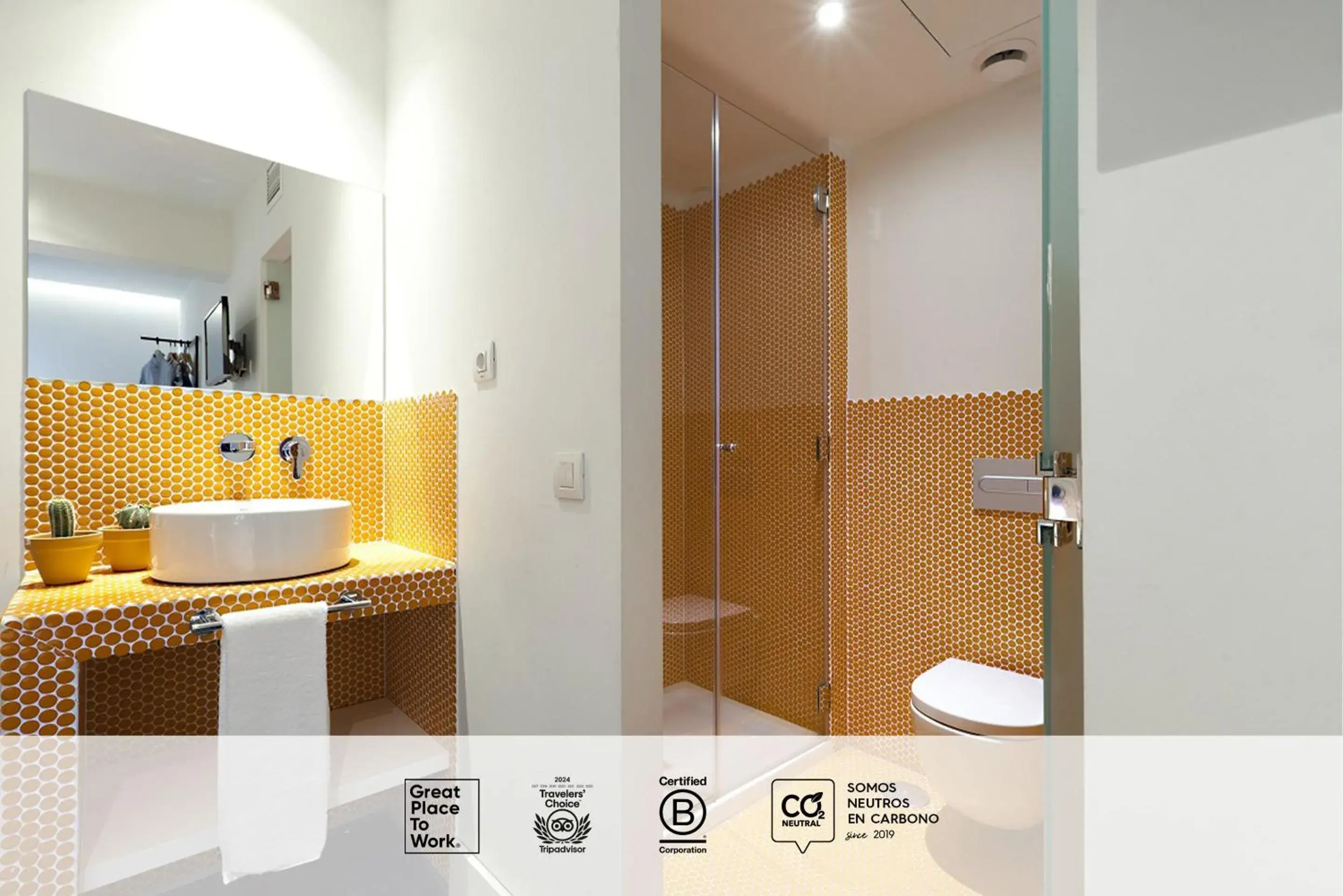 Small Double Room in SLEEP'N Atocha - B Corp Certified Small Double Room in SLEEP'N Atocha - B Corp Certified