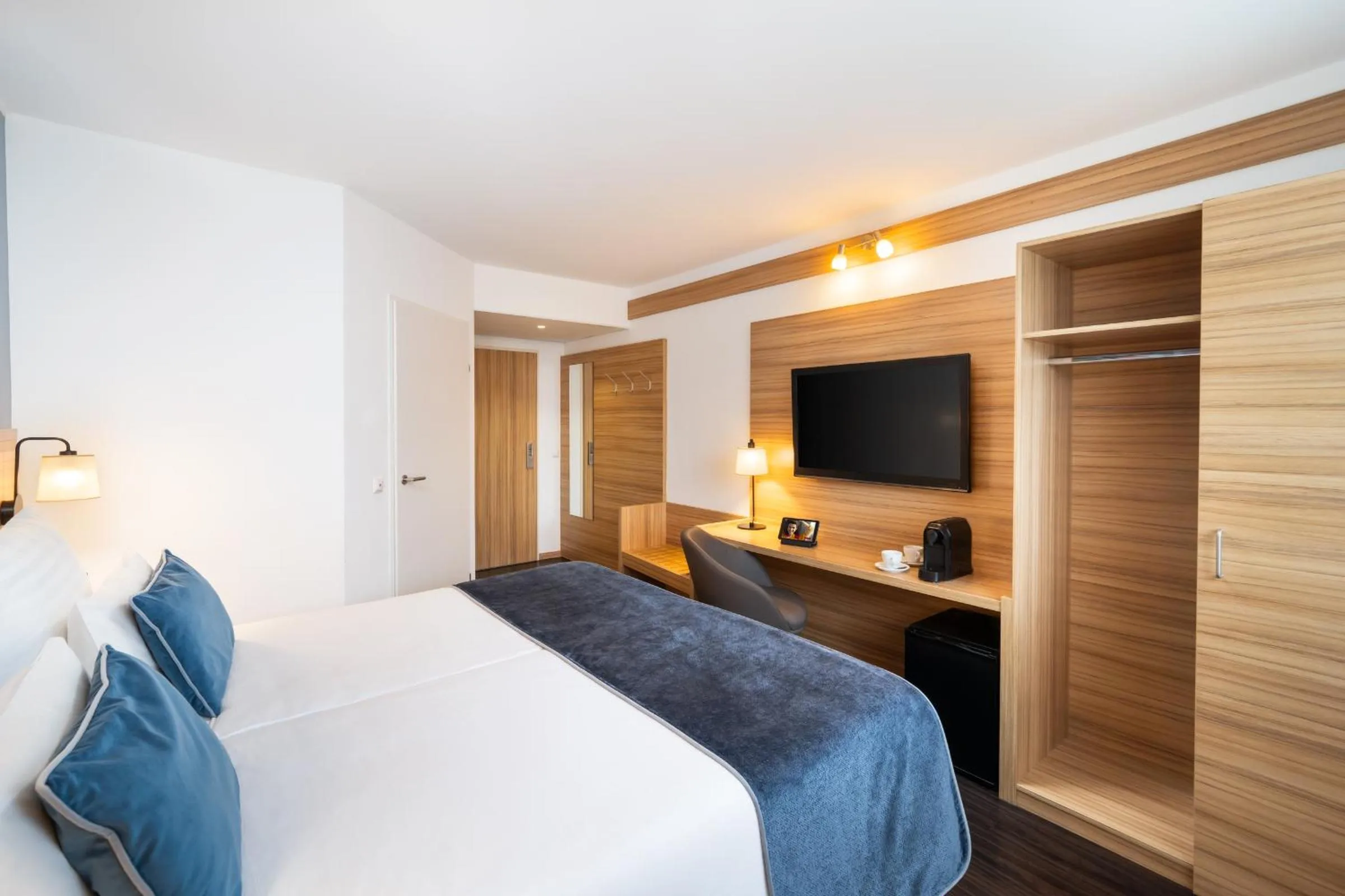 Bed in Leonardo Hotel Vienna Schönbrunn