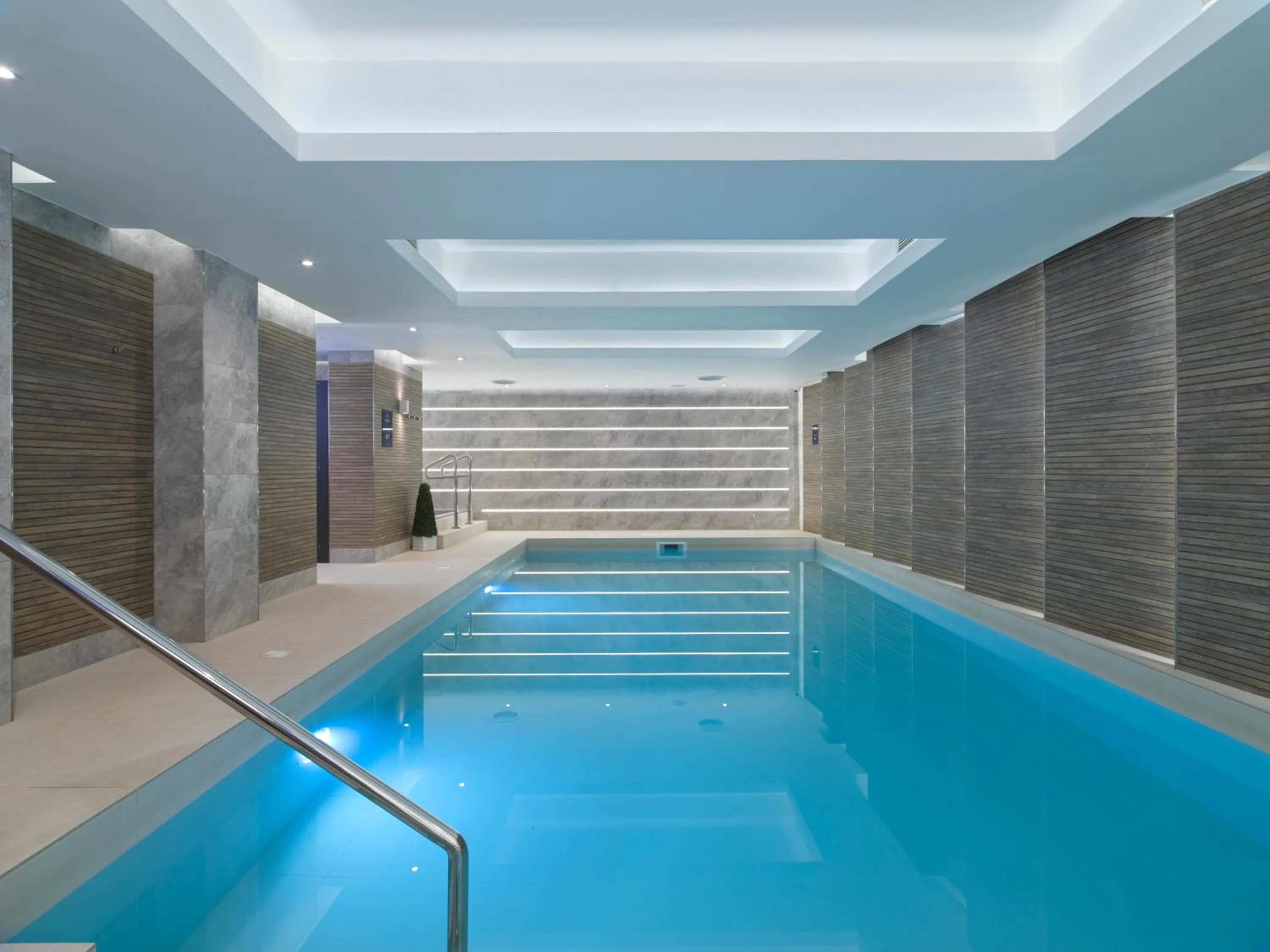 Swimming pool in Hotel Sheraton