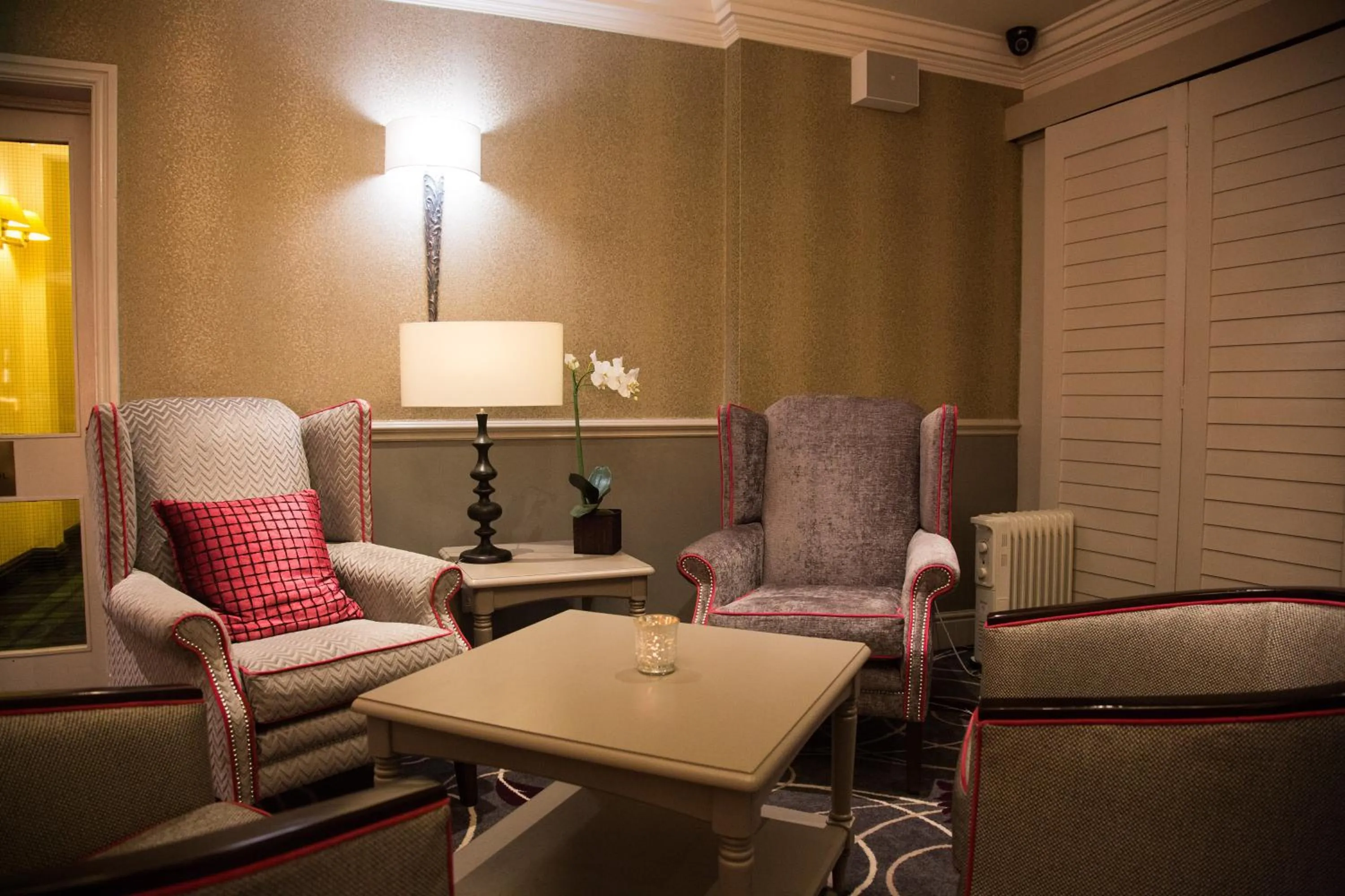 Communal lounge/ TV room in Hotel Sheraton