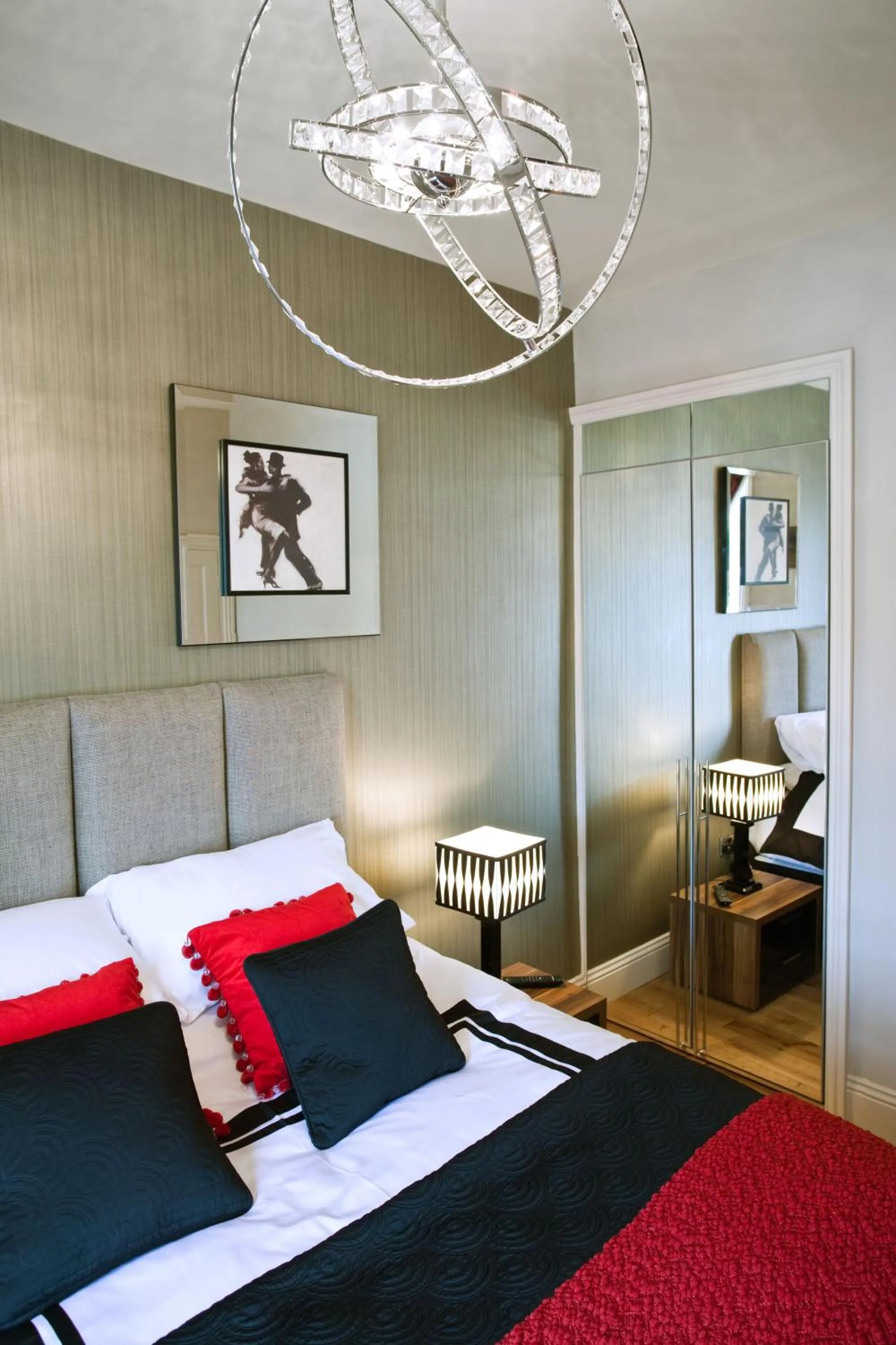 Bedroom, Bed in Portland Apartments