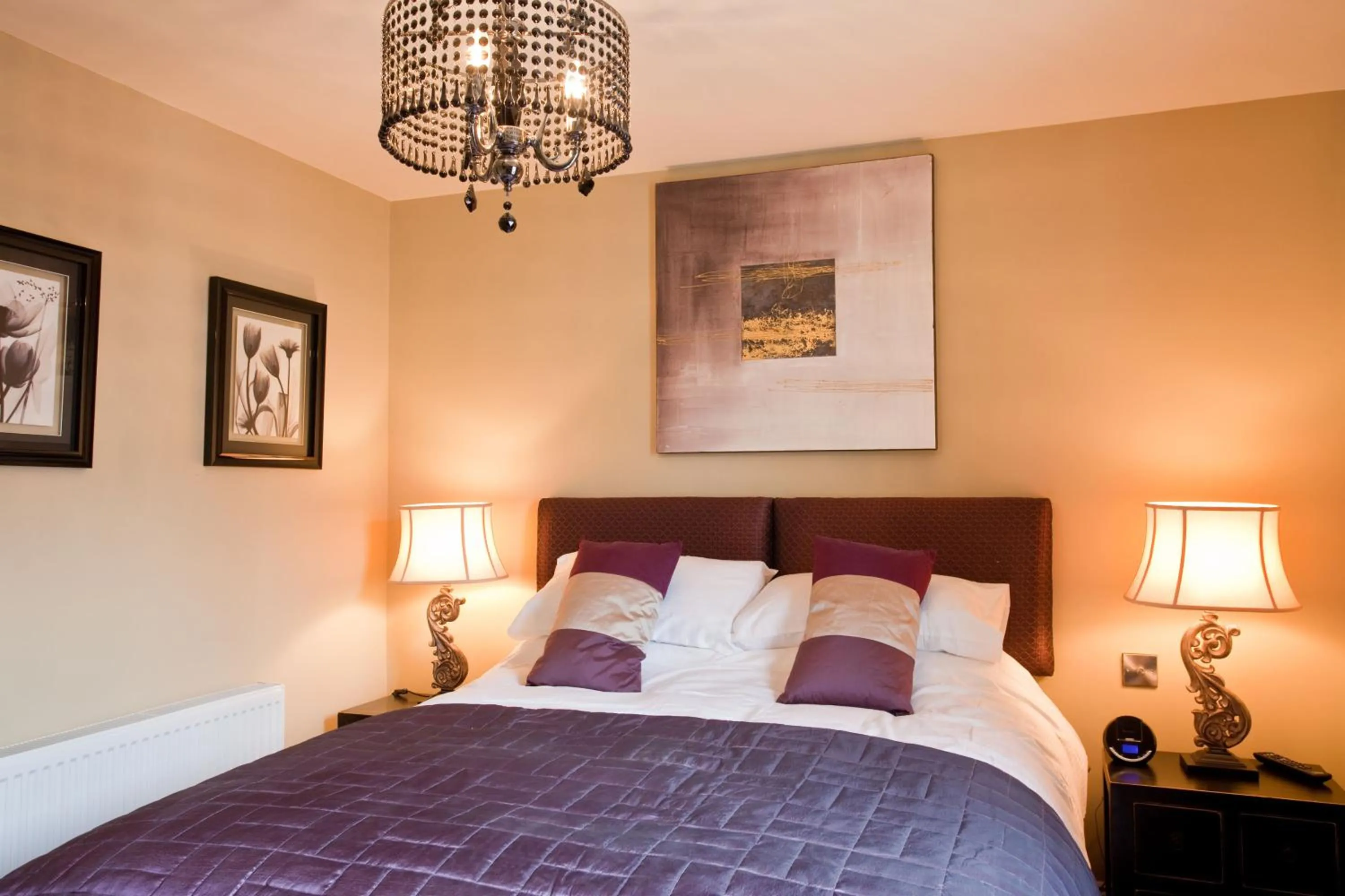 Bedroom, Bed in Portland Apartments