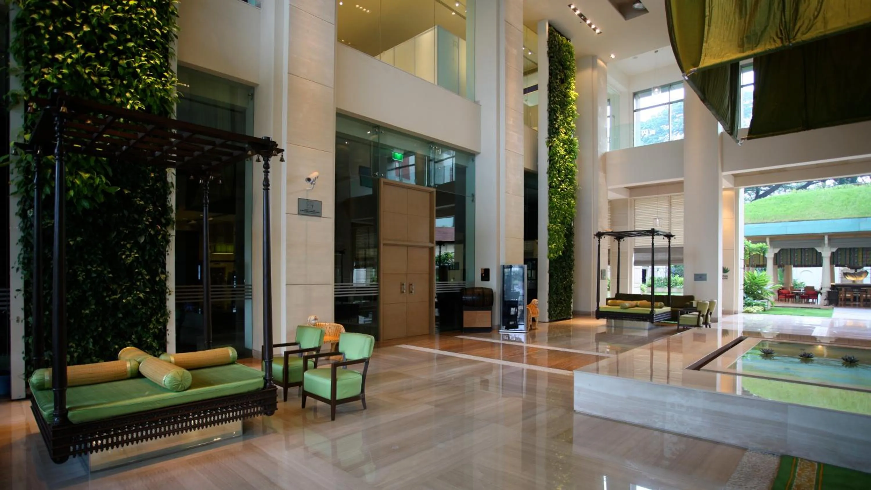 Lobby or reception in ITC Gardenia, a Luxury Collection Hotel, Bengaluru