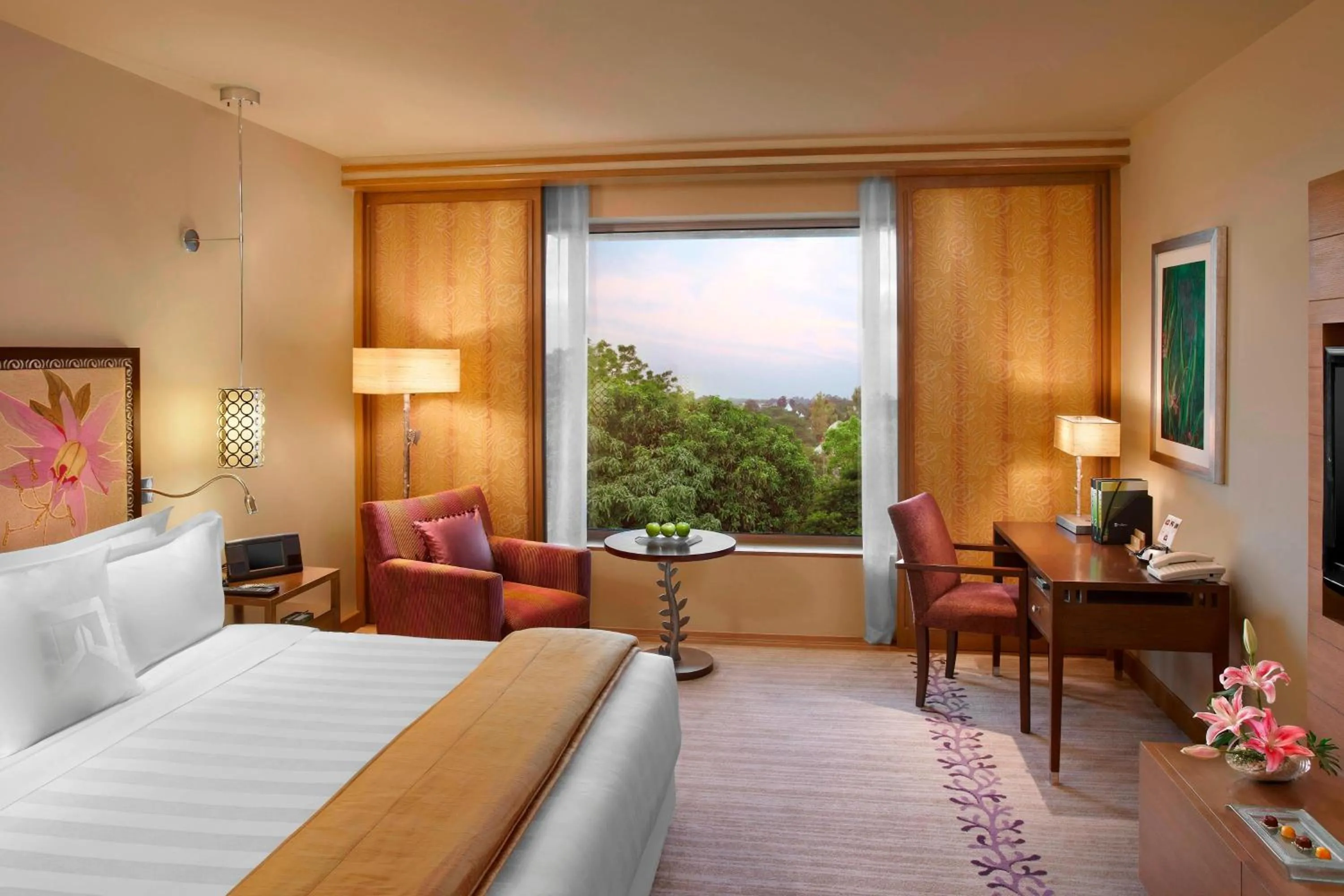 Photo of the whole room, Bed in ITC Gardenia, a Luxury Collection Hotel, Bengaluru