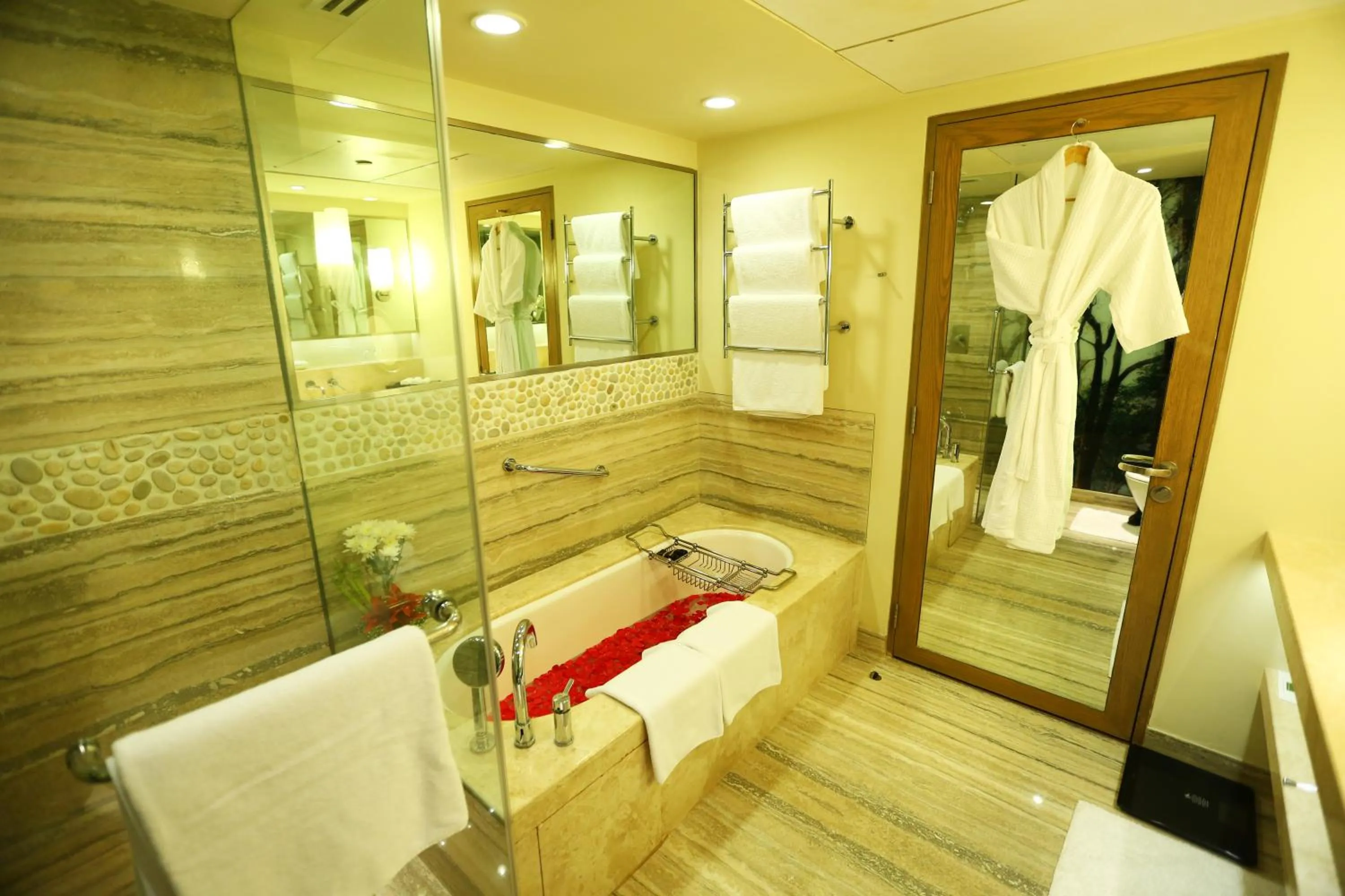 Shower in ITC Gardenia, a Luxury Collection Hotel, Bengaluru