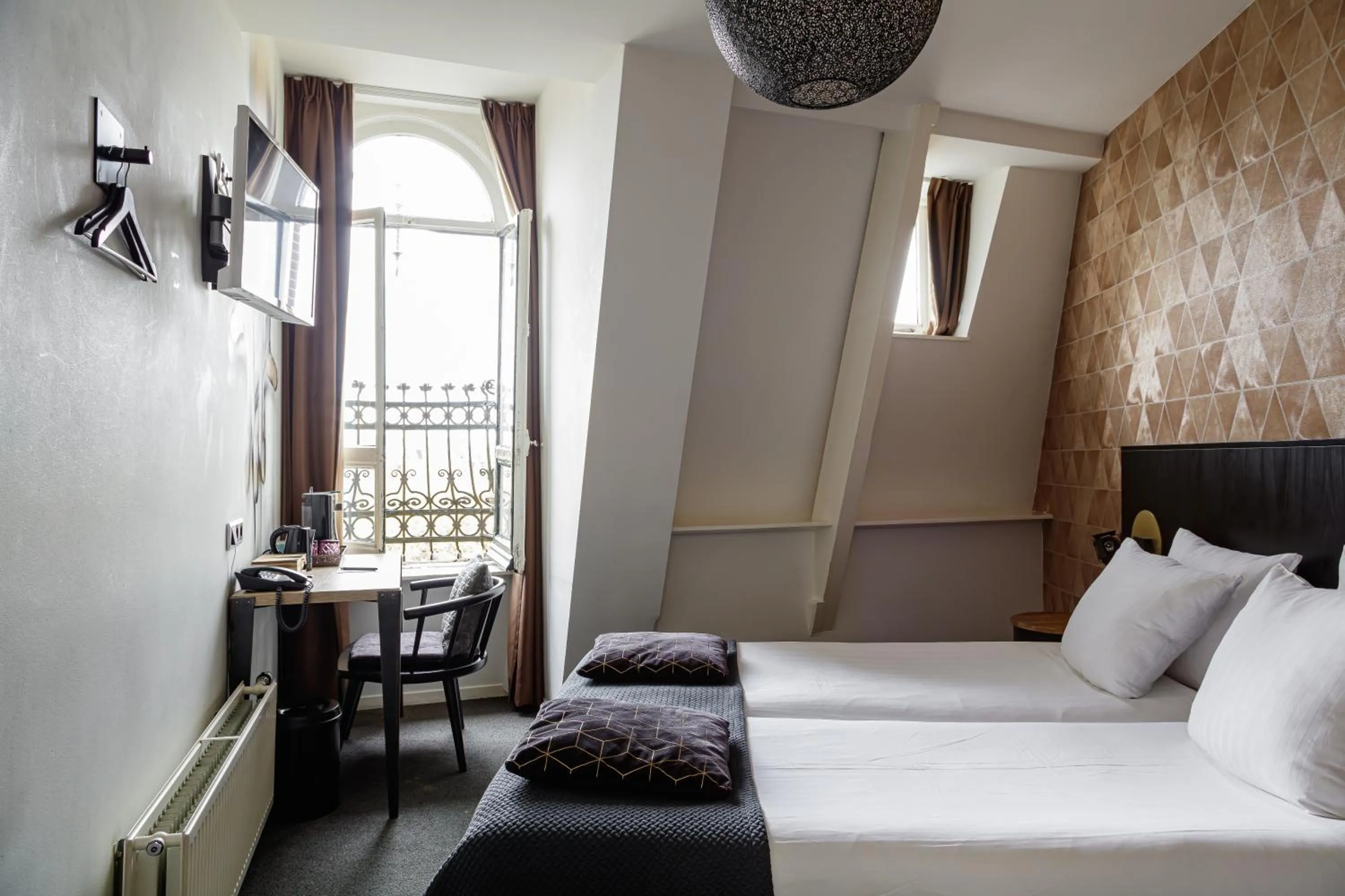 TV and multimedia, Bed in Boutique Hotel View