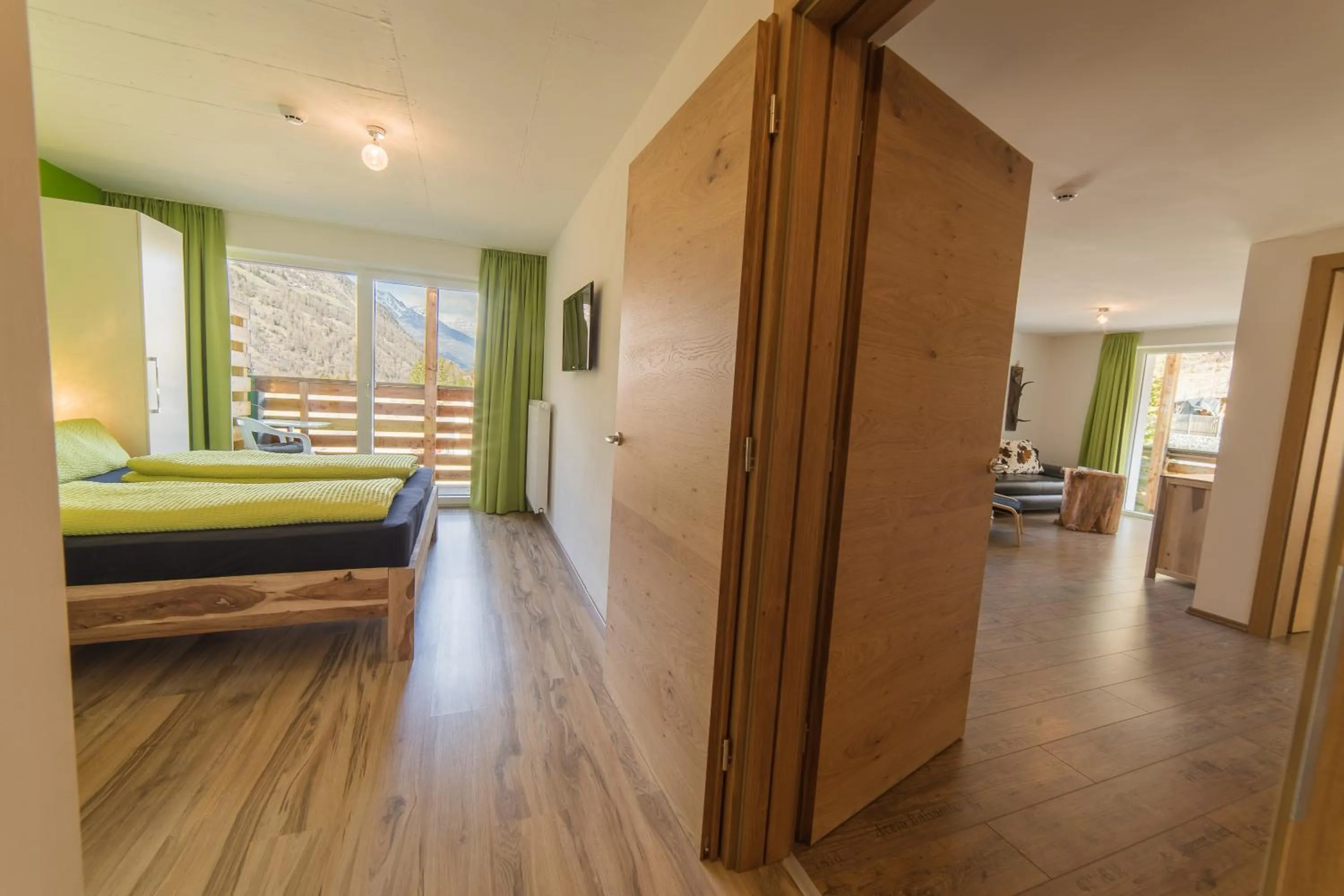 Photo of the whole room, Bed in Residence Martell Mountains