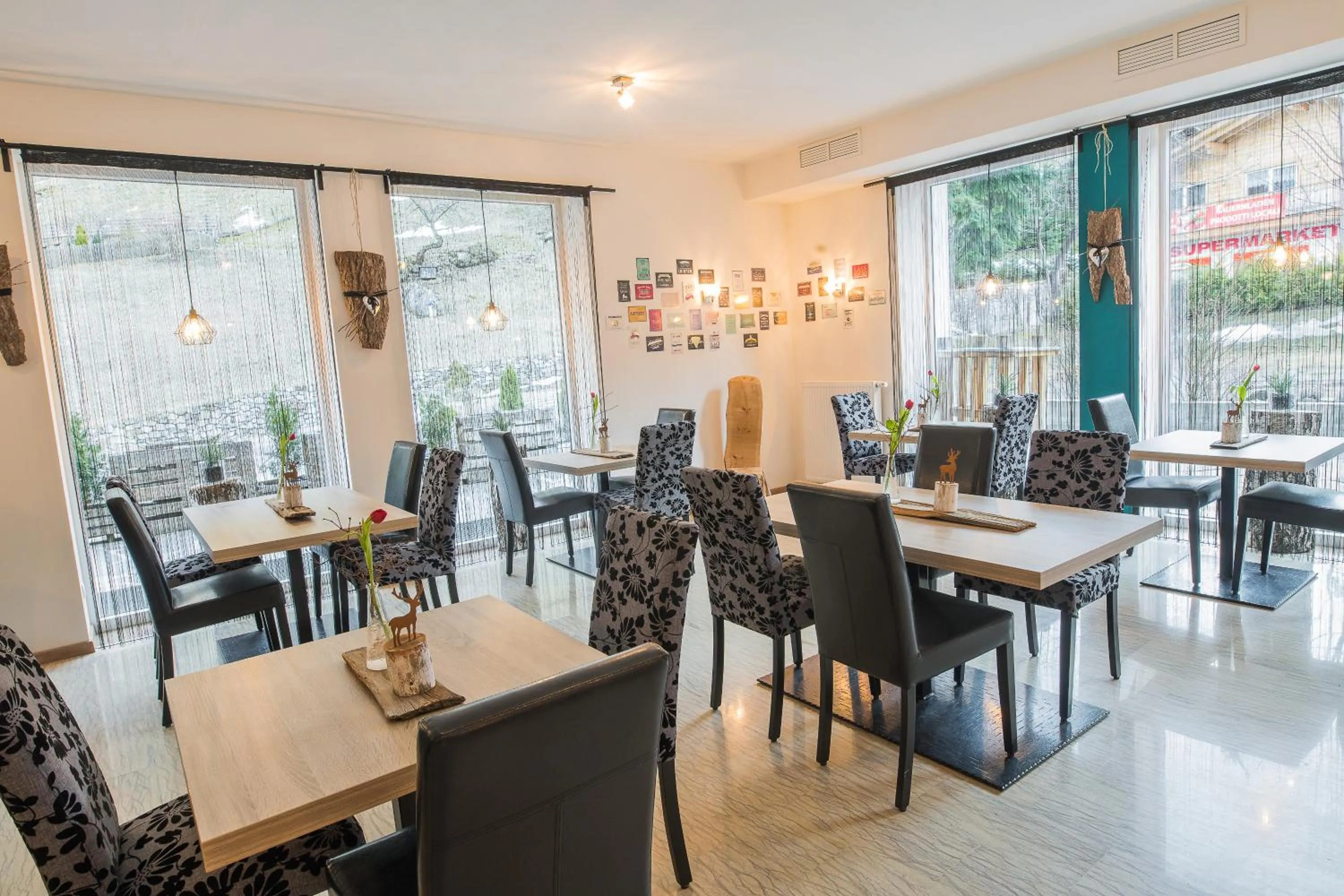 Restaurant/places to eat in Residence Martell Mountains